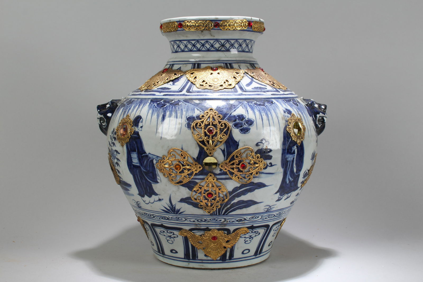An Estate Chinese Duo-handled Plated Blue and White (1 of 6)