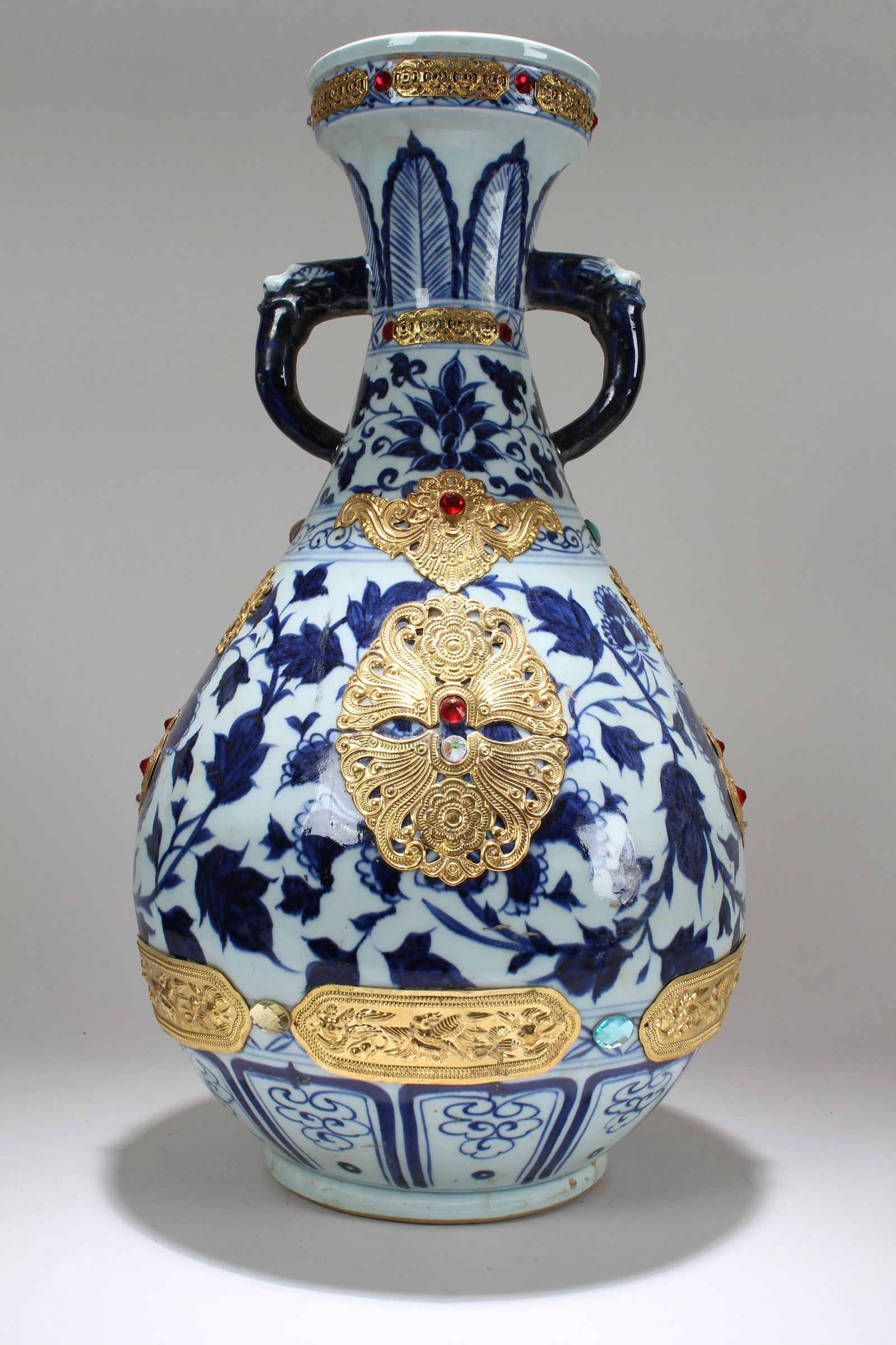 An Estate Chinese Duo-handled Plated Blue and White (1 of 6)