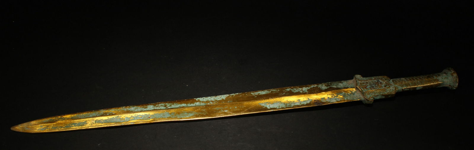 A Chinese Bronze Vessel Ancient-framing Estate Statue (1 of 6)