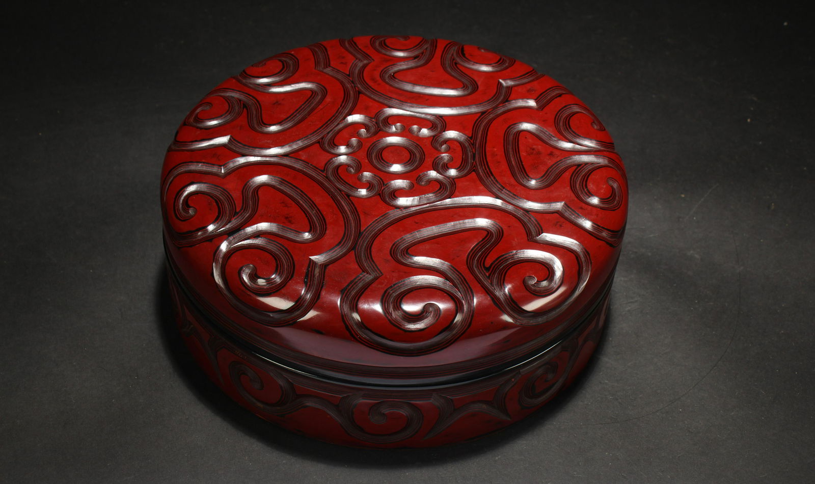 An Estate Chinese Lidded Bat-framing Lacquer Fortune (1 of 5)