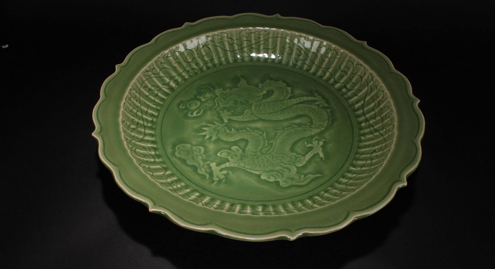 An Estate Chinese Dragon-decorating Green Massive (1 of 4)