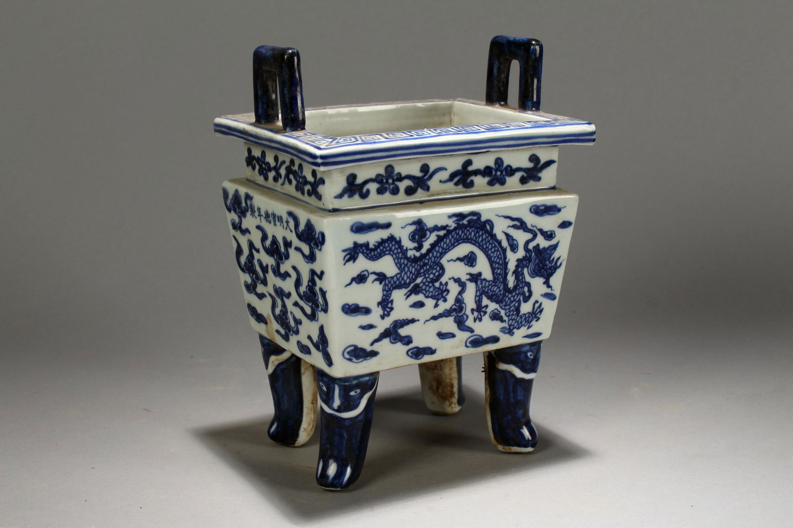 Chinese Blue and White Dragon-decorating Porcelain (1 of 6)