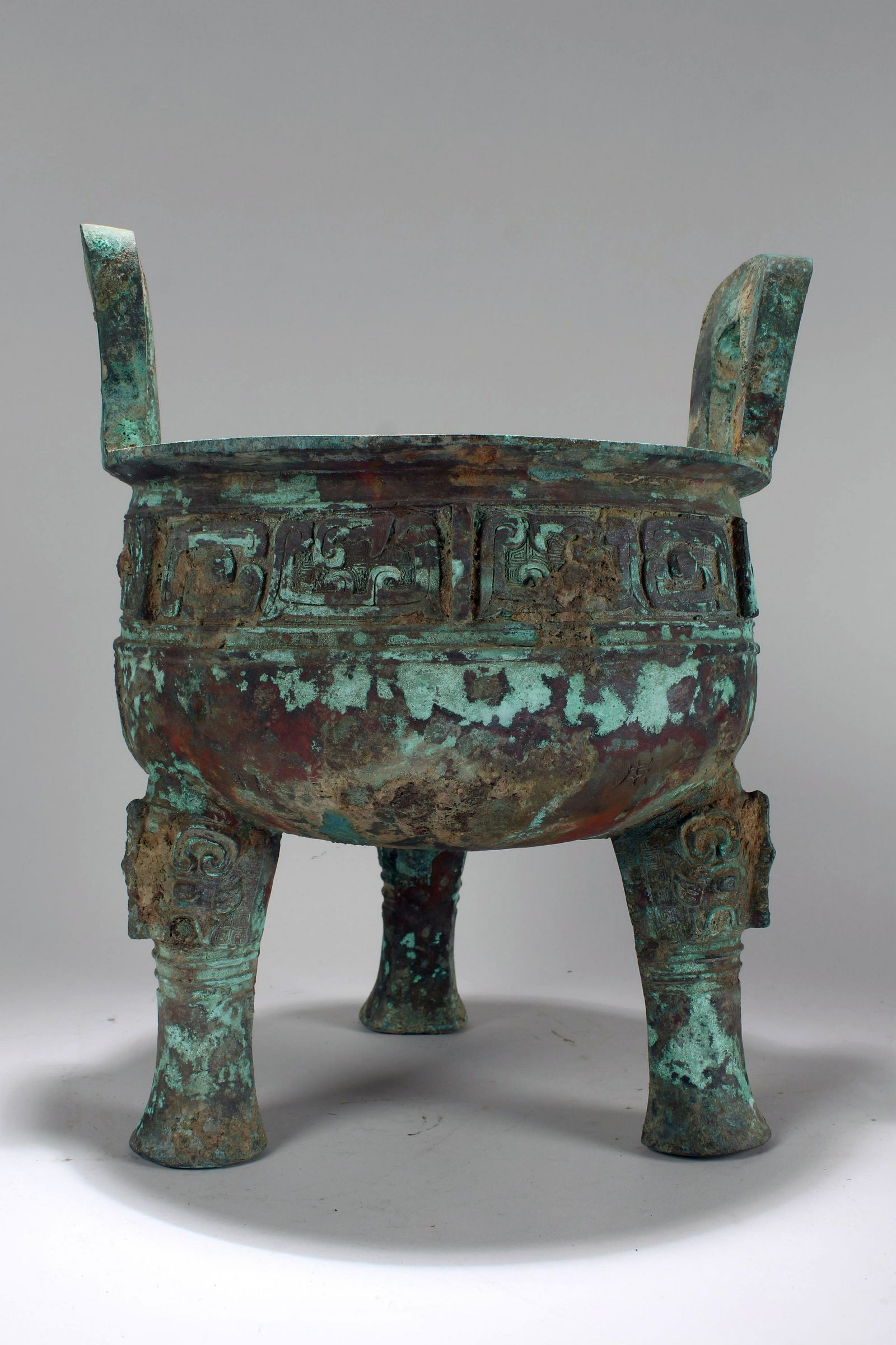 An Estate Chinese Tri-podded Ancient-framing Massive (1 of 5)