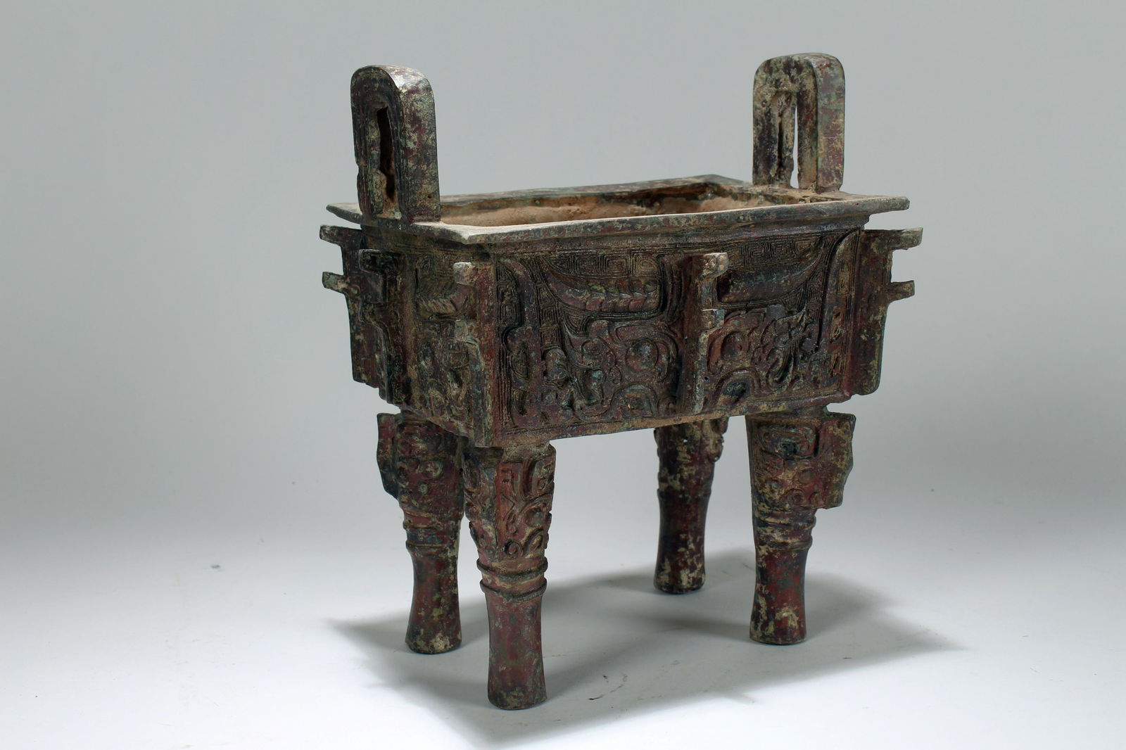 An Estate Chinese Duo-handled Ancient-framing Bronze (1 of 7)