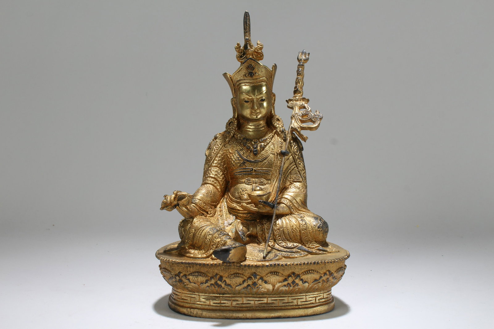 An Estate Chinese Religious Fortune Gilt Buddha Statue: An Estate Chinese Religious Fortune Gilt Buddha Statue . Height: 8.75 (inch).