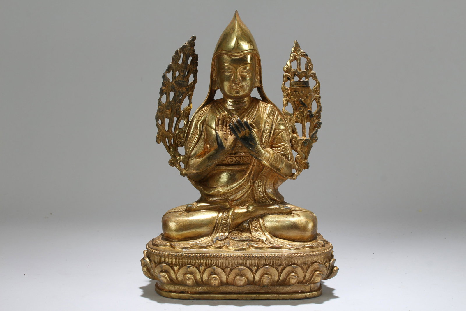 An Estate Chinese Religious Fortune Gilt Buddha Statue: An Estate Chinese Religious Fortune Gilt Buddha Statue . Height: 8.25 (inch).