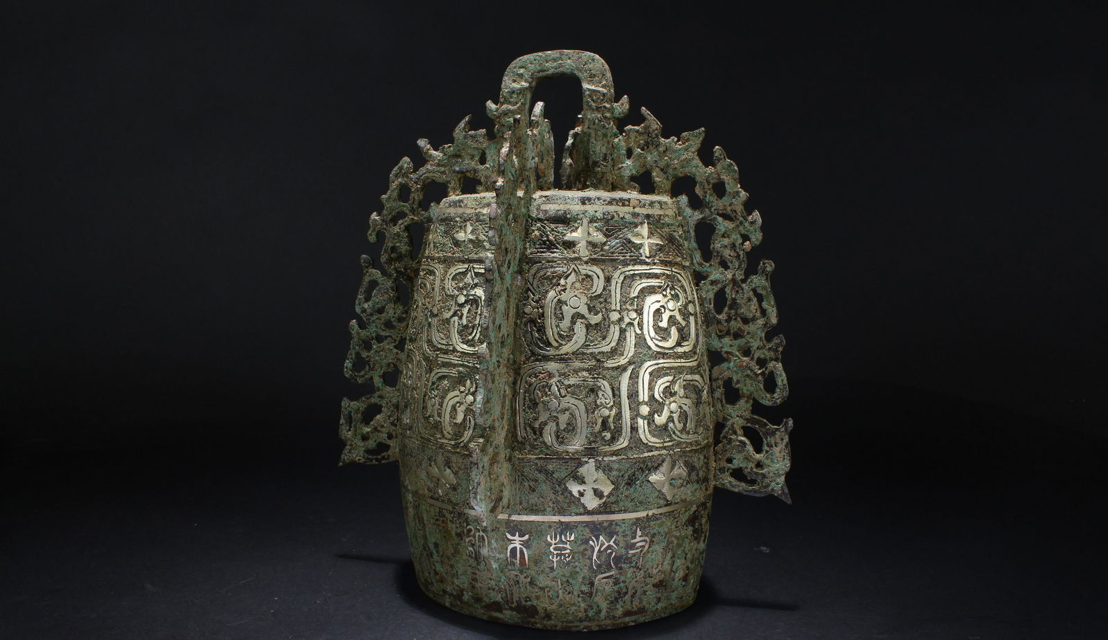 An Estate Ancient-framing Duo-handled Chinese Bronze (1 of 5)