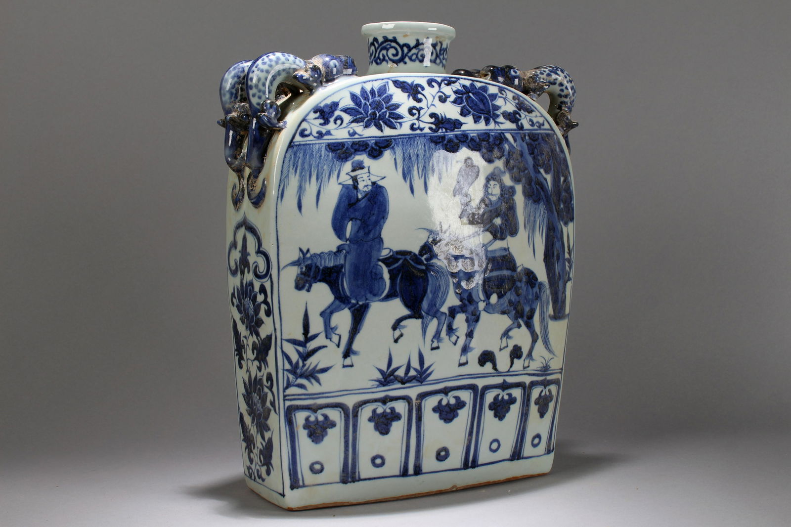 An Estate Chinese Massive Blue and White Duo-handled (1 of 8)