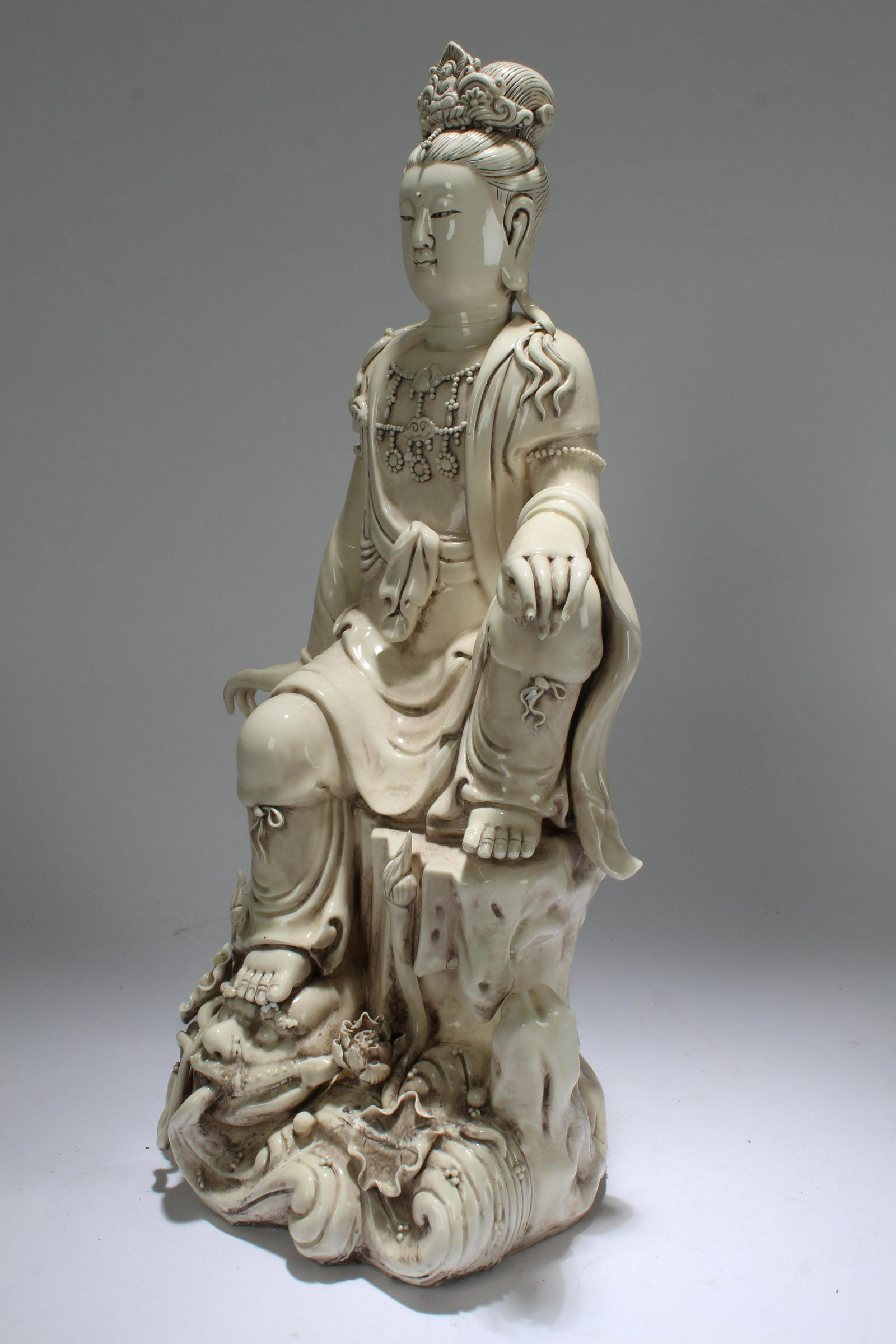 An Estate Chinese Religious Pondering-pose De Blac: An Estate Chinese Religious Pondering-pose De Blac Porcelain Guanyin Statue . Height: 18 (inch).