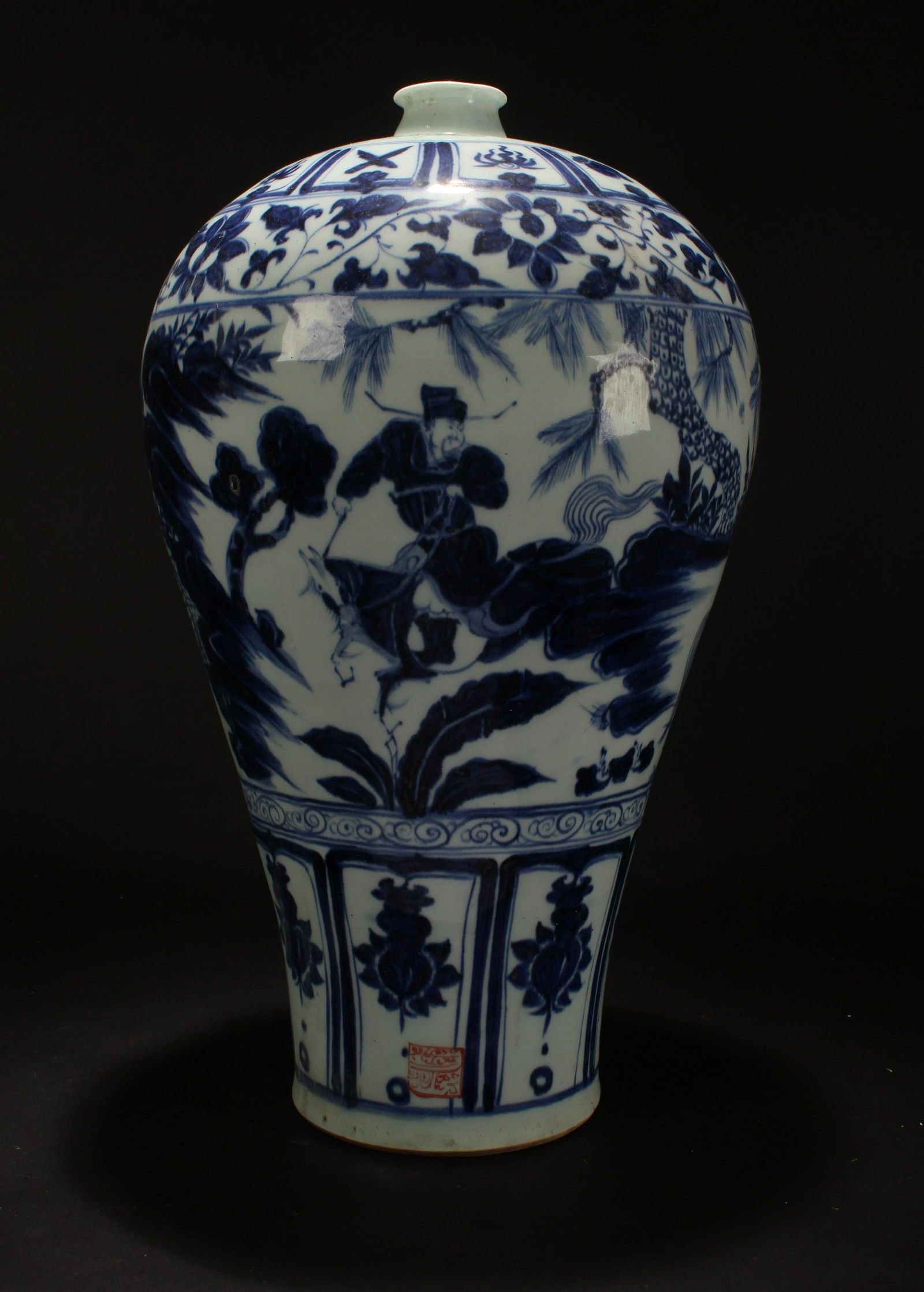 An Estate Chinese Blue and White Porcelain Vase Display (1 of 5)