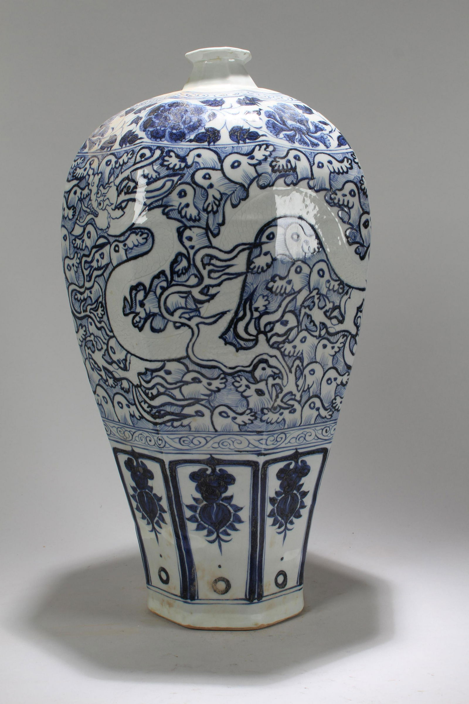 An Estate Chinese Dragon-decorating Blue and White (1 of 5)