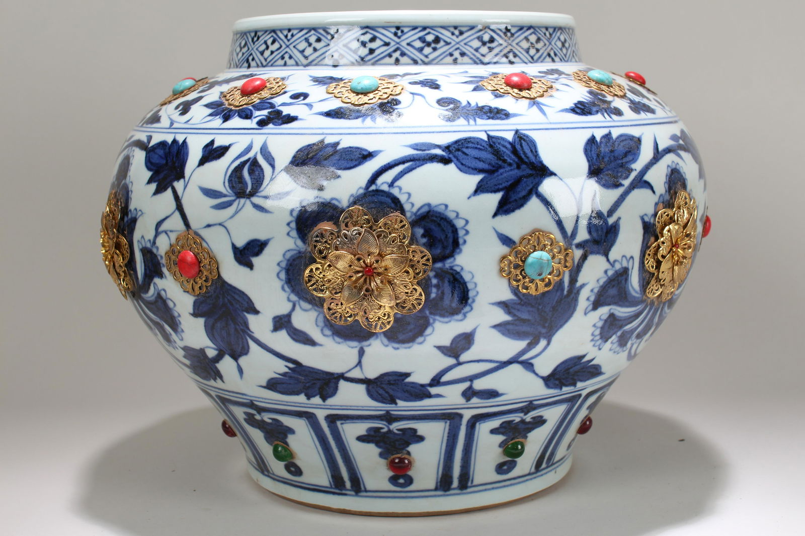 An Estate Chinese Blue and White Plated Porcelain Vase (1 of 7)