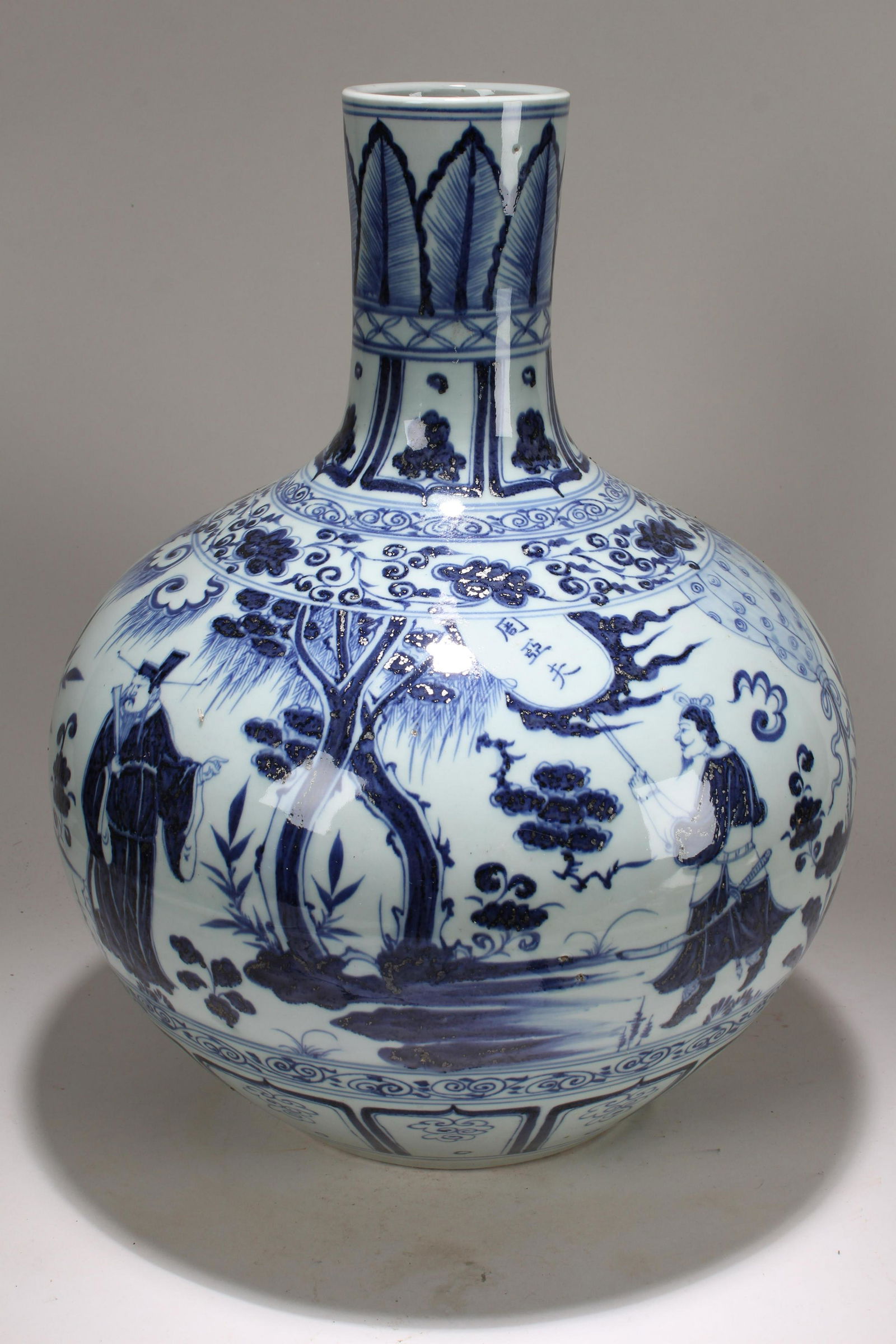 An Estate Chinese Massive Blue and White Porcelain (1 of 7)