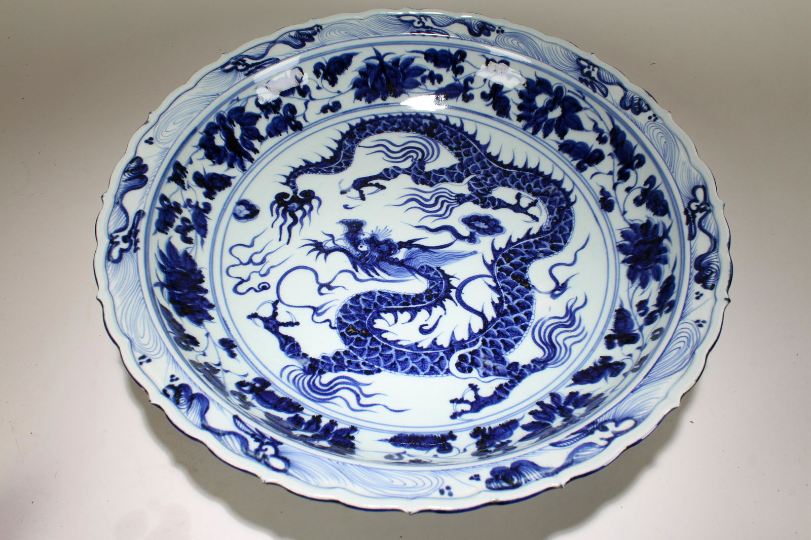 A Chinese Dragon-decorating Blue and White Massive (1 of 7)