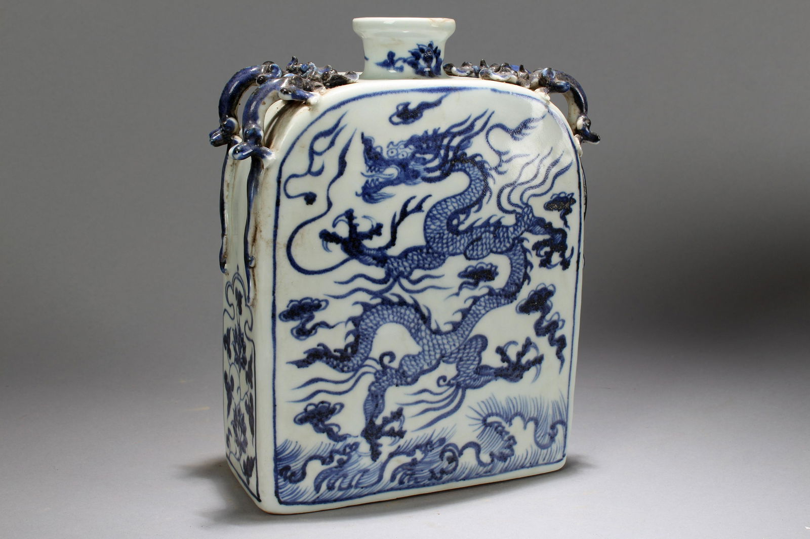 A Chinese Blue and White Dragon-decorating Porcelain (1 of 5)