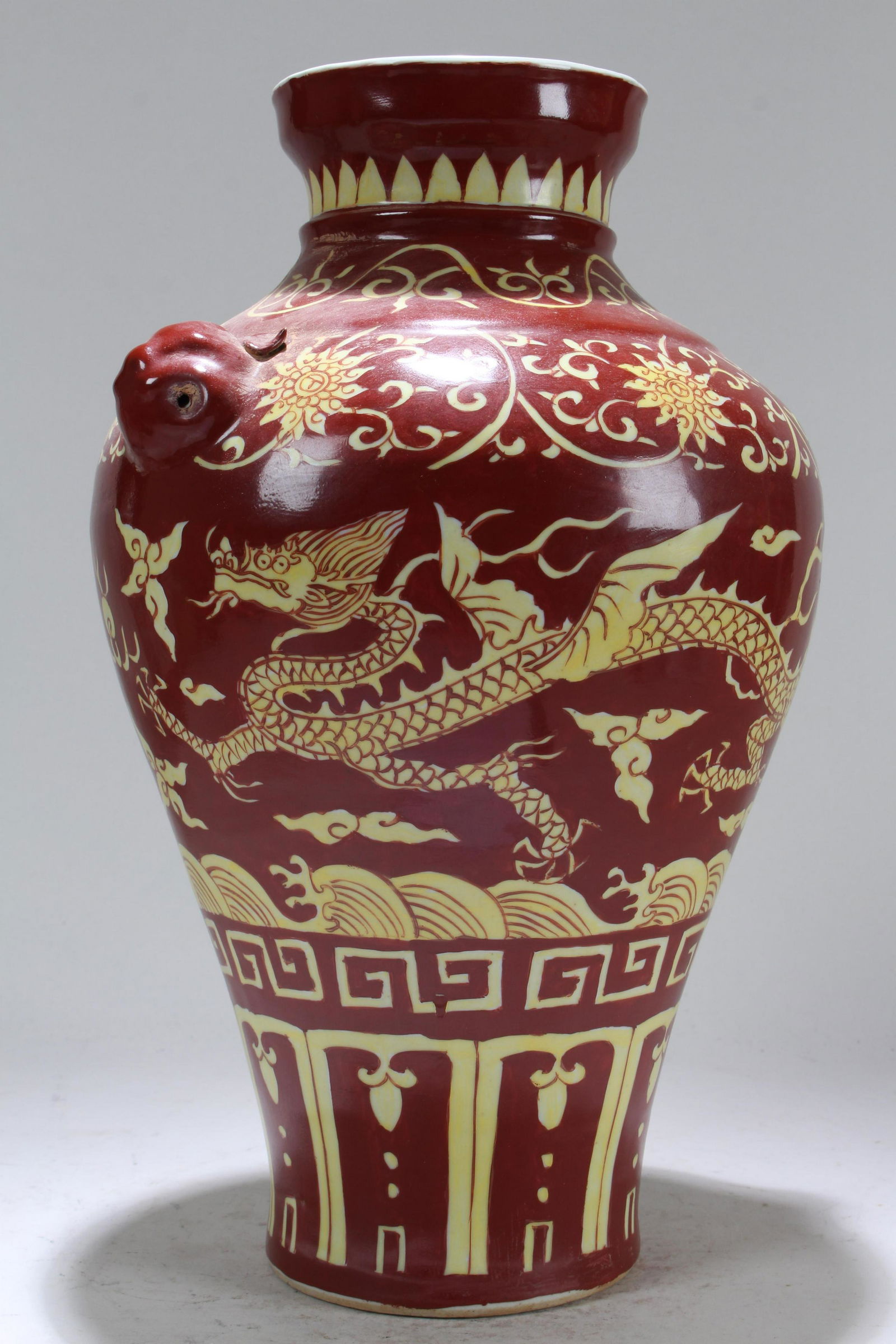A Chinese Duo-handled Fortune Dragon-decorating (1 of 6)