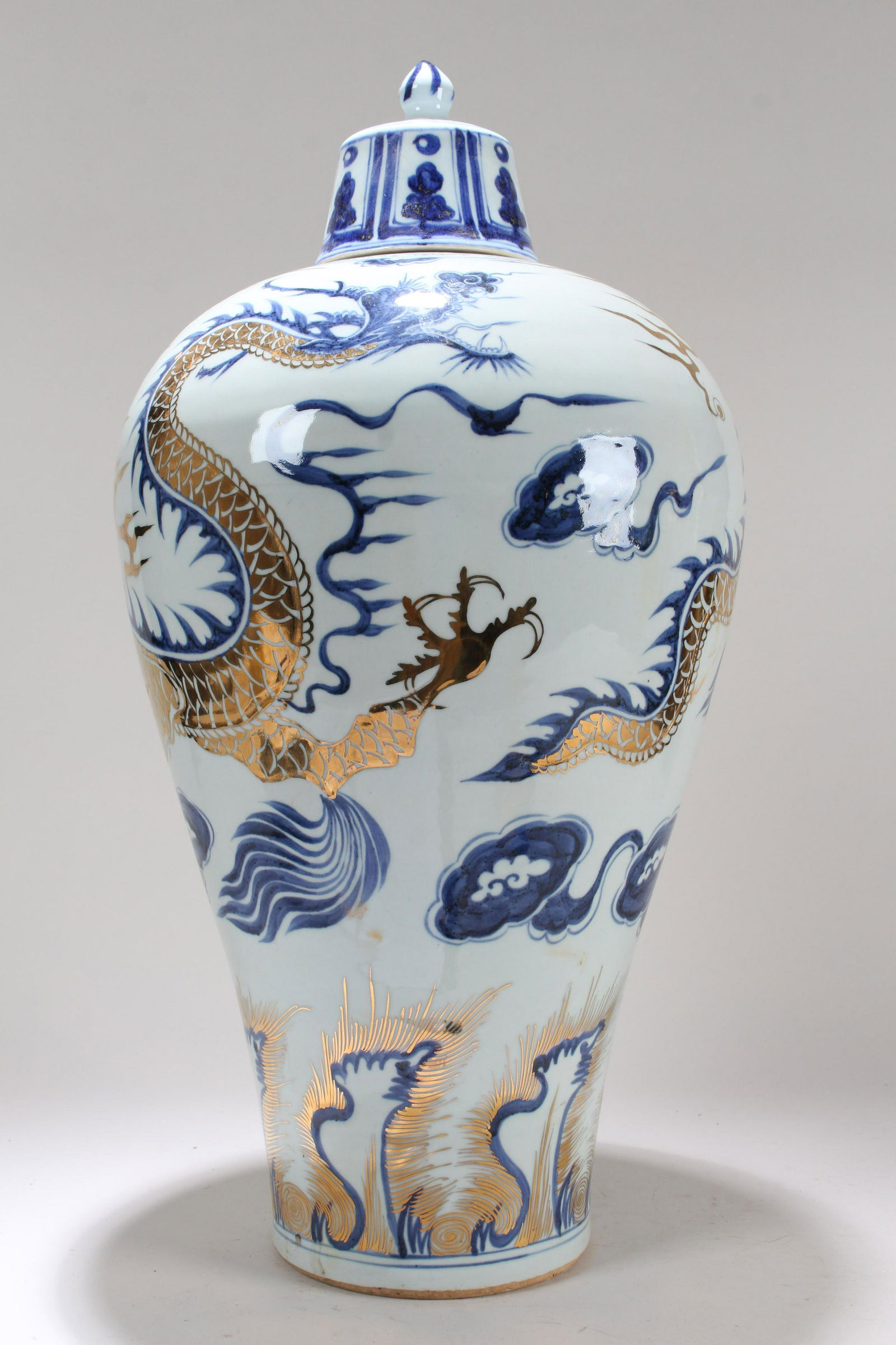 A Chinese Detailed Dragon-decorating Lidded Fortune (1 of 6)