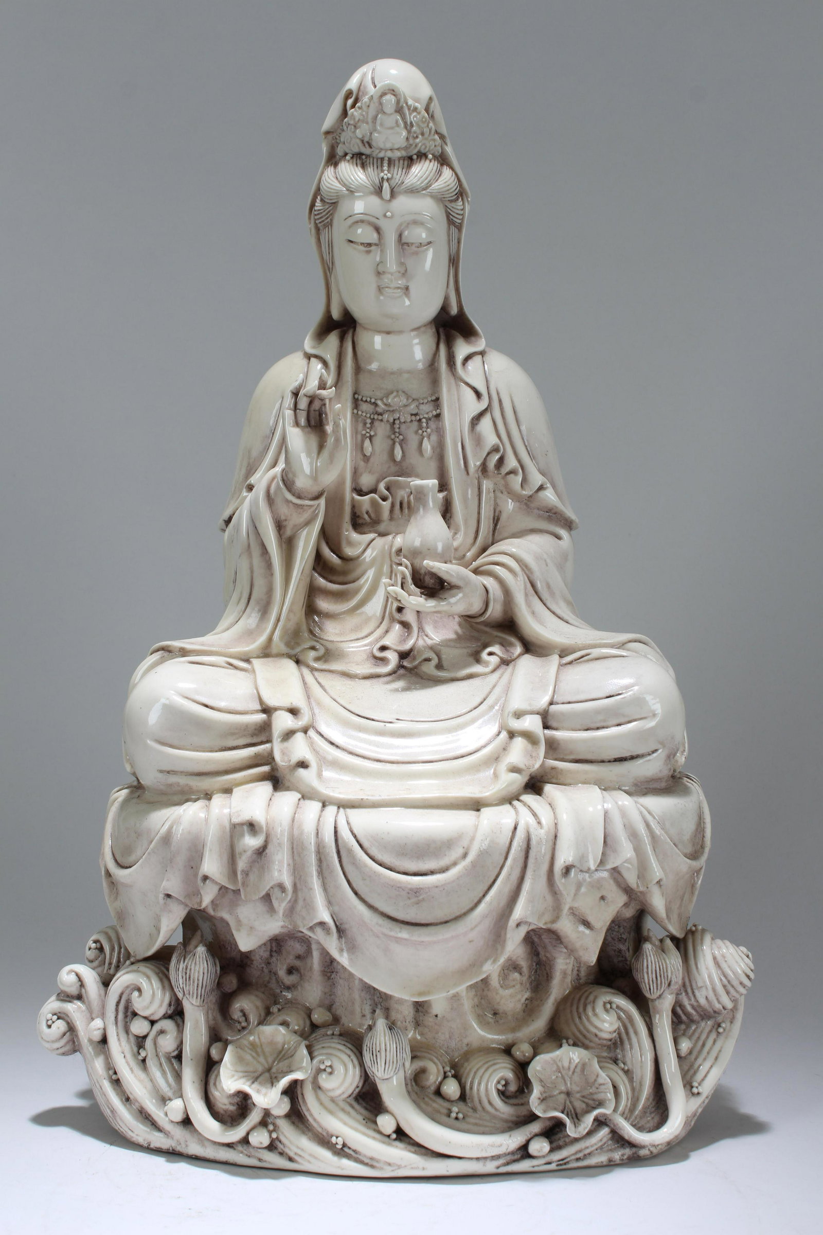 A Chinese Religious Fortune Buddha Guanyin Statue: A Chinese Religious Fortune Buddha Guanyin Statue . Height: 18.25 (inch).