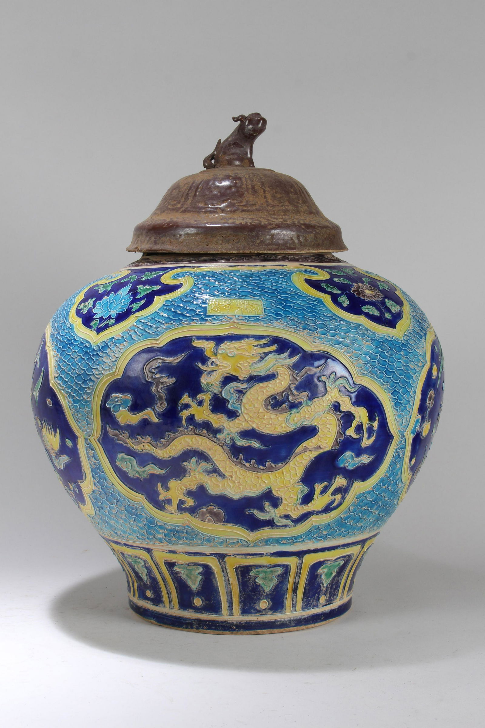 A Chinese Lidded Dragon-decorating Massive (1 of 6)
