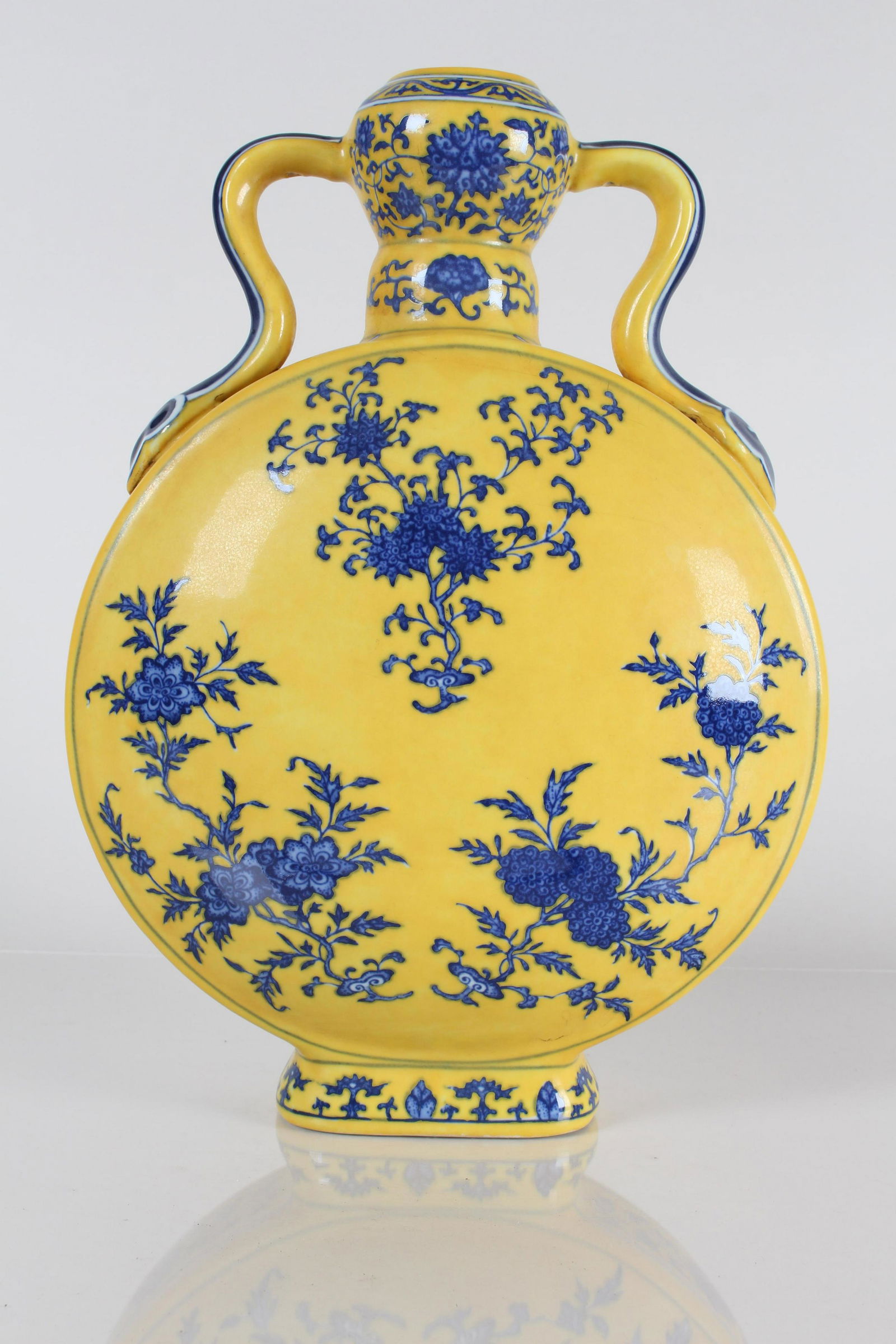 A Chinese Duo-handled Yellow-coding Nature-sceen (1 of 6)