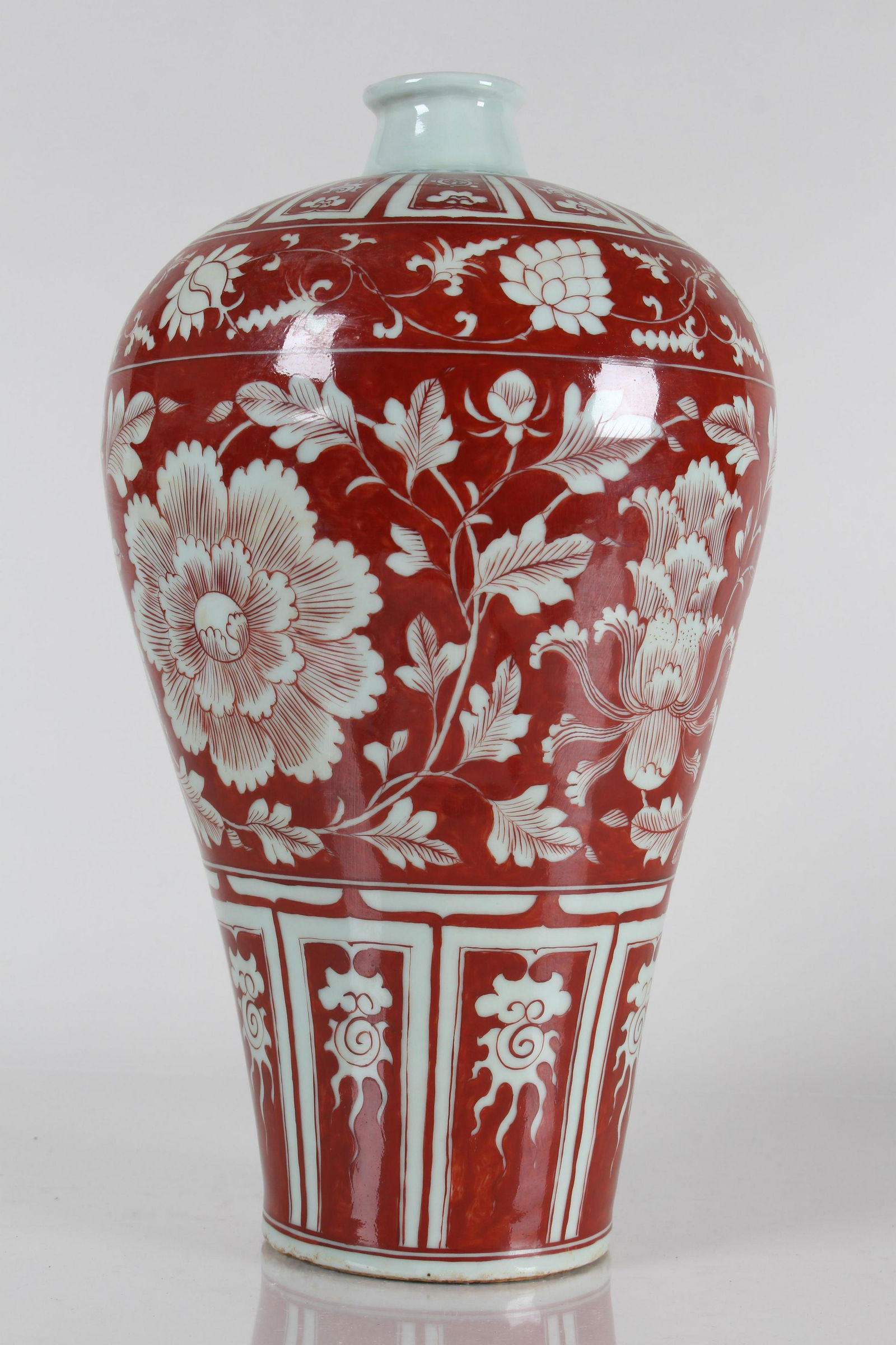 A Chinese Red-coding Flower-blossom Porcelain Fortune (1 of 6)