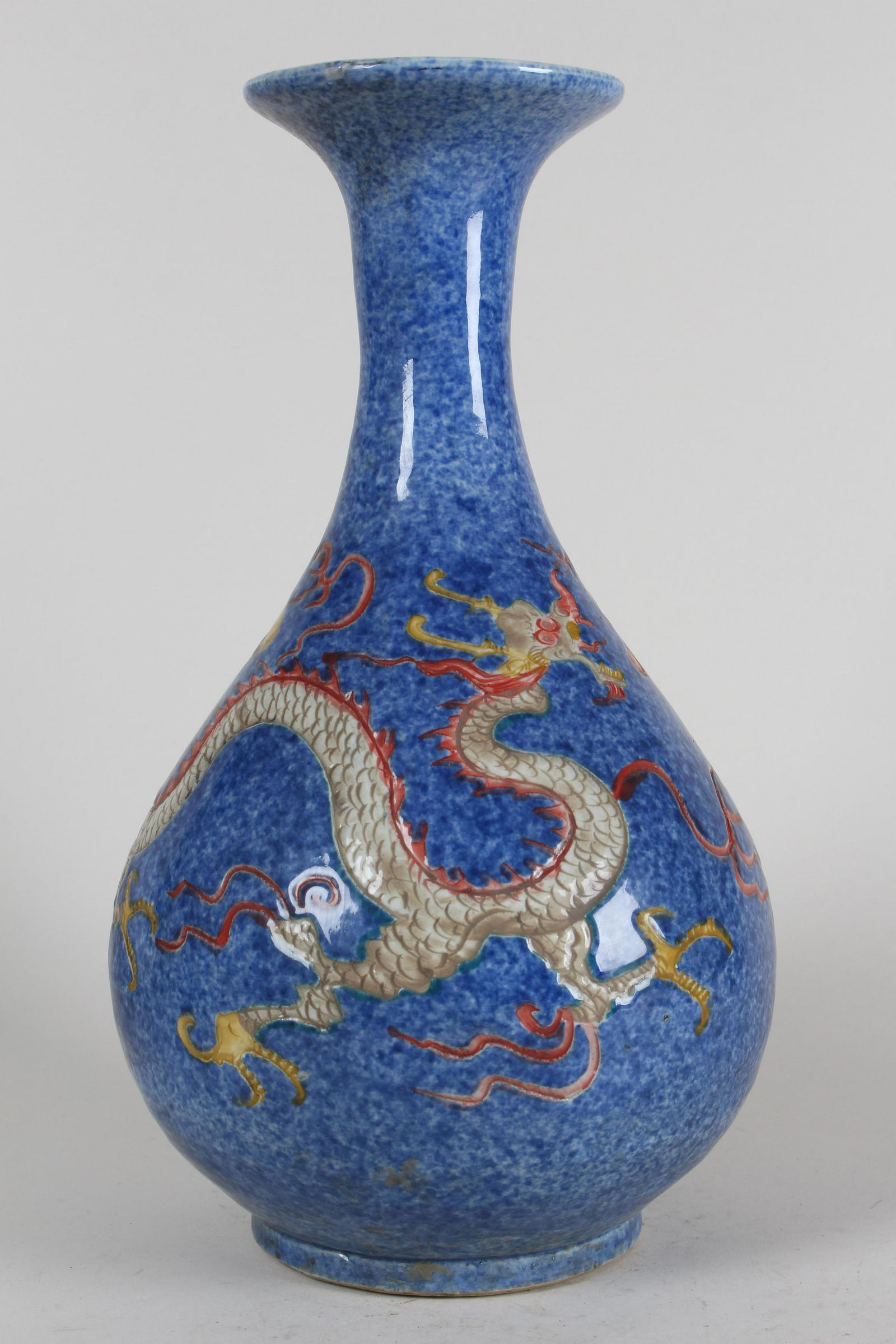 A Chinese Dragon-decorating Blue-coding Porcelain (1 of 5)