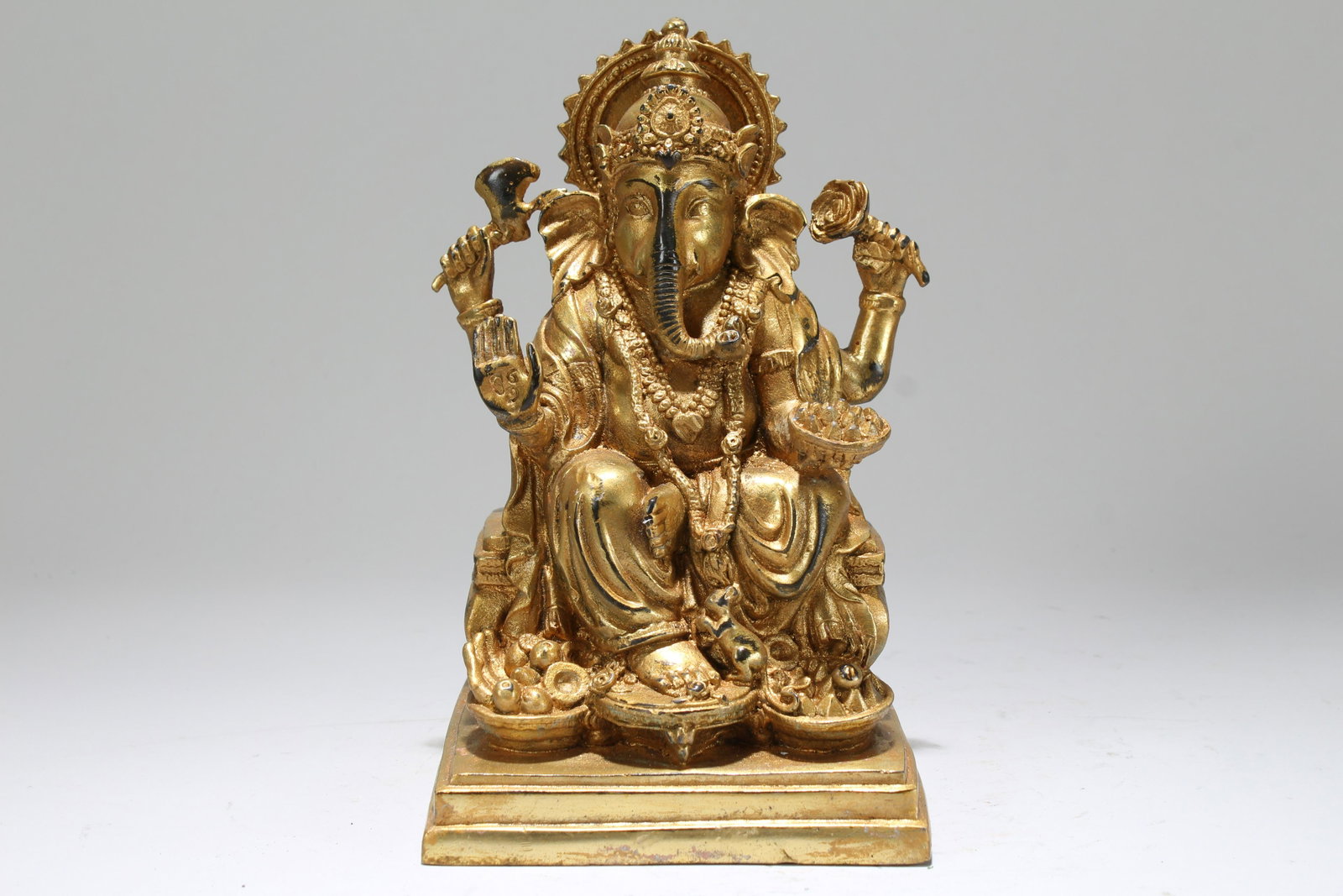 Chinese Gilt Religious State Buddha Statue: Chinese Gilt Religious State Buddha Statue . Height: 6.25 (inch).