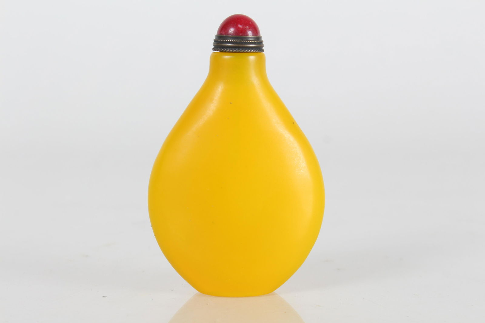 Chinese Yellow-glazed Fortune Snuff Bottle (1 of 4)