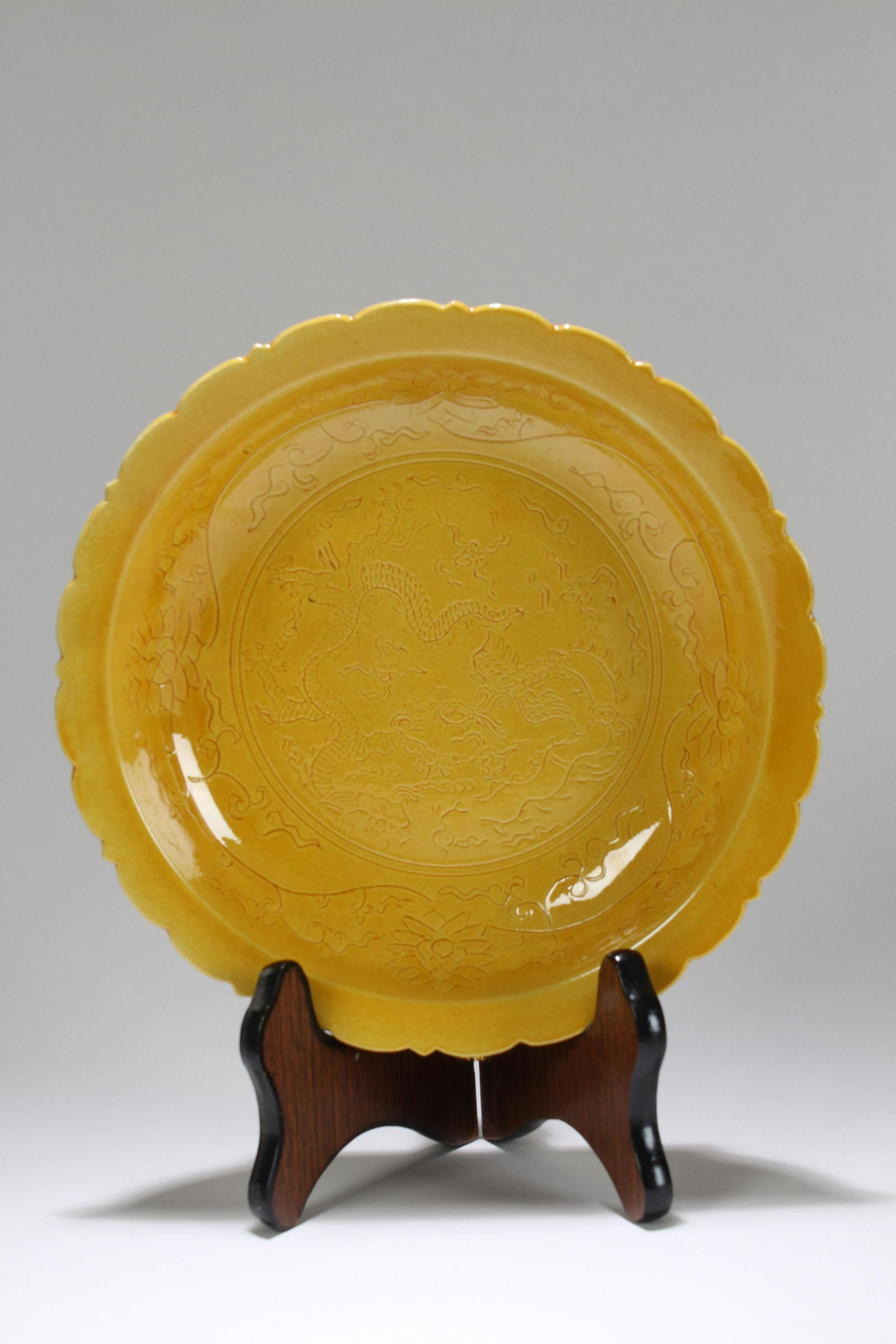 A Chinese Dragon-decorating Fortune Yellow Porcelain Plate (1 of 2)
