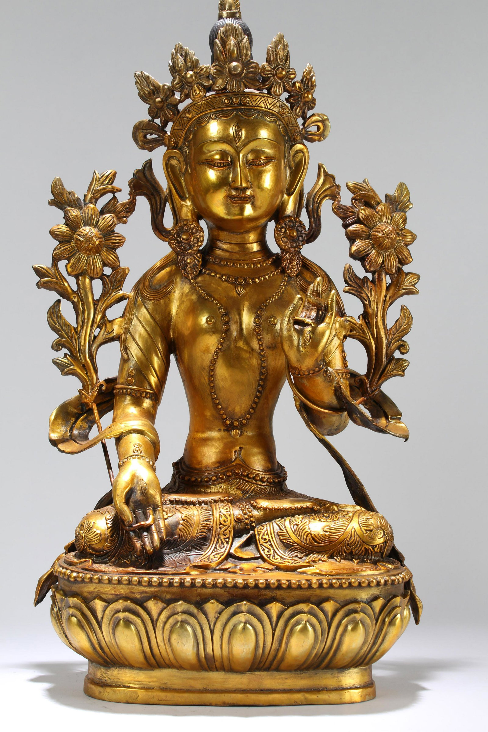 Chinese Massive Gilt Religious Buddha Statue: Chinese Massive Gilt Religious Buddha Statue . Height: 19 (inch).