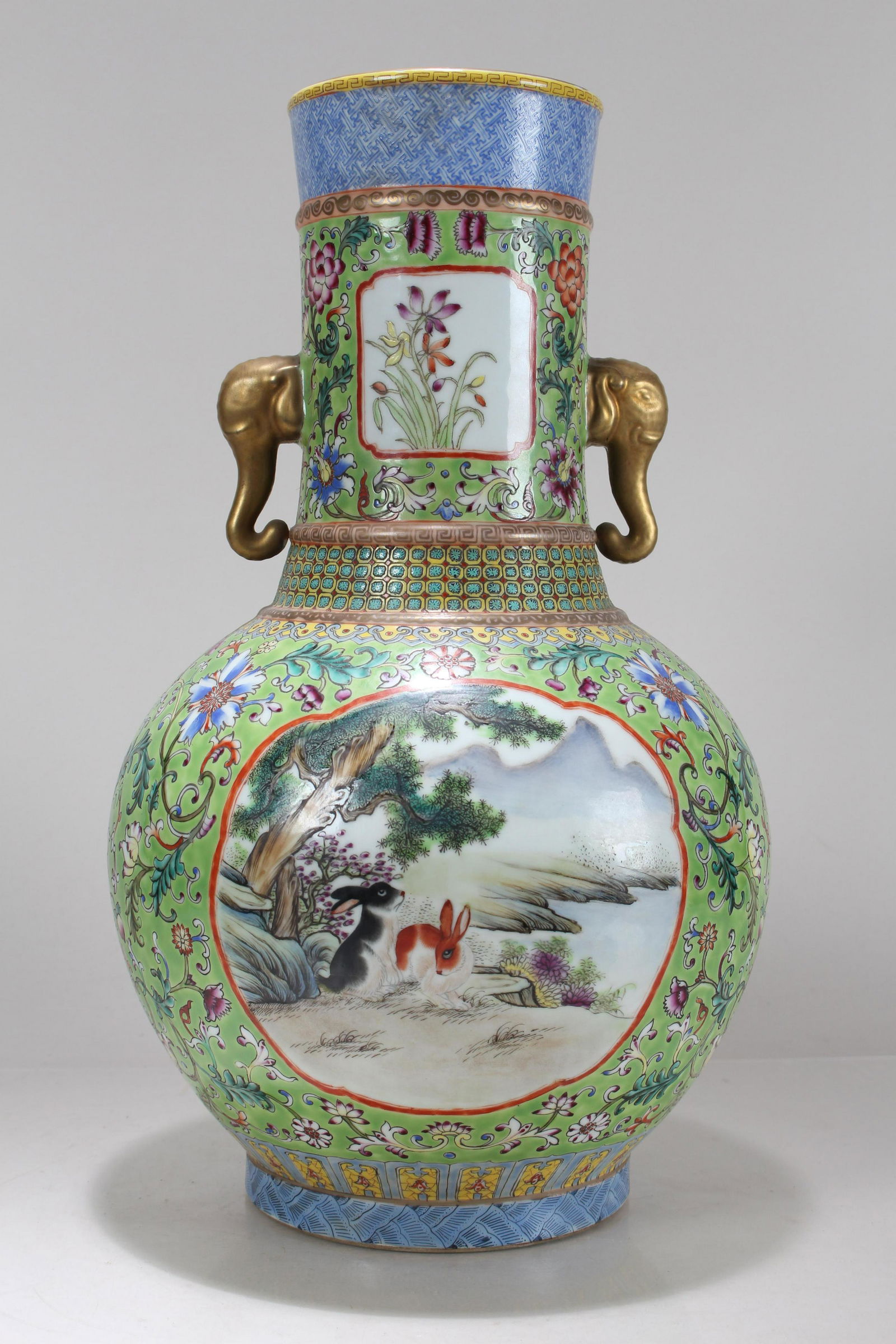 A Chinese Duo-handled Vividly-detailed Nature-sceen Porcelain Fortune Vase (1 of 8)