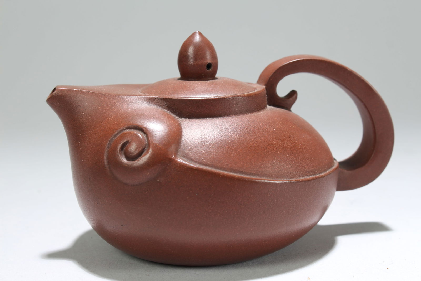 Chinese Tea Pot: Chinese Tea Pot . Height: 3.25 (inch). Length: 4.75 (inch).