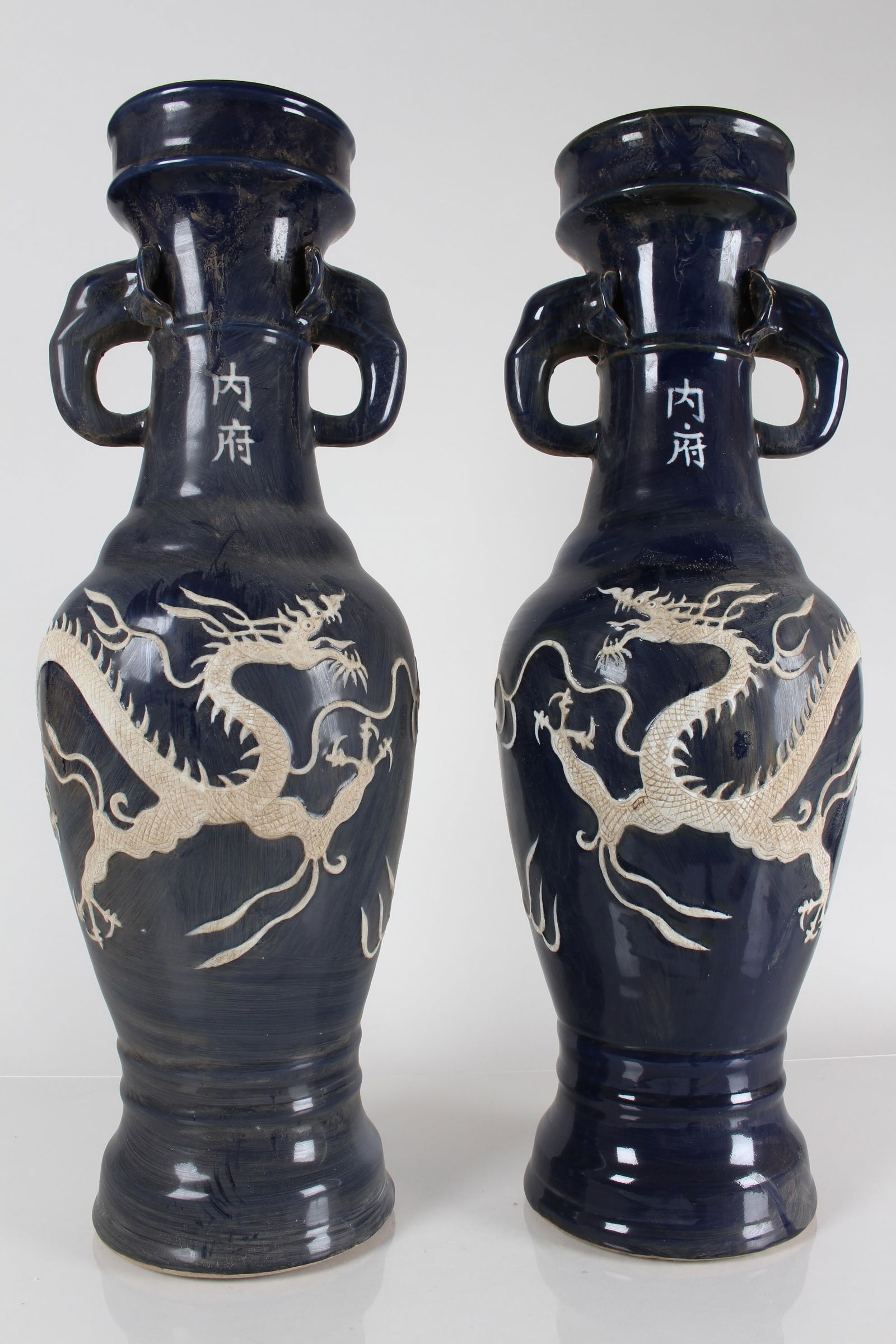 Pair of Chinese Dragon-decorating Blue-coding Detailed Massive Porcelain Vases (1 of 6)