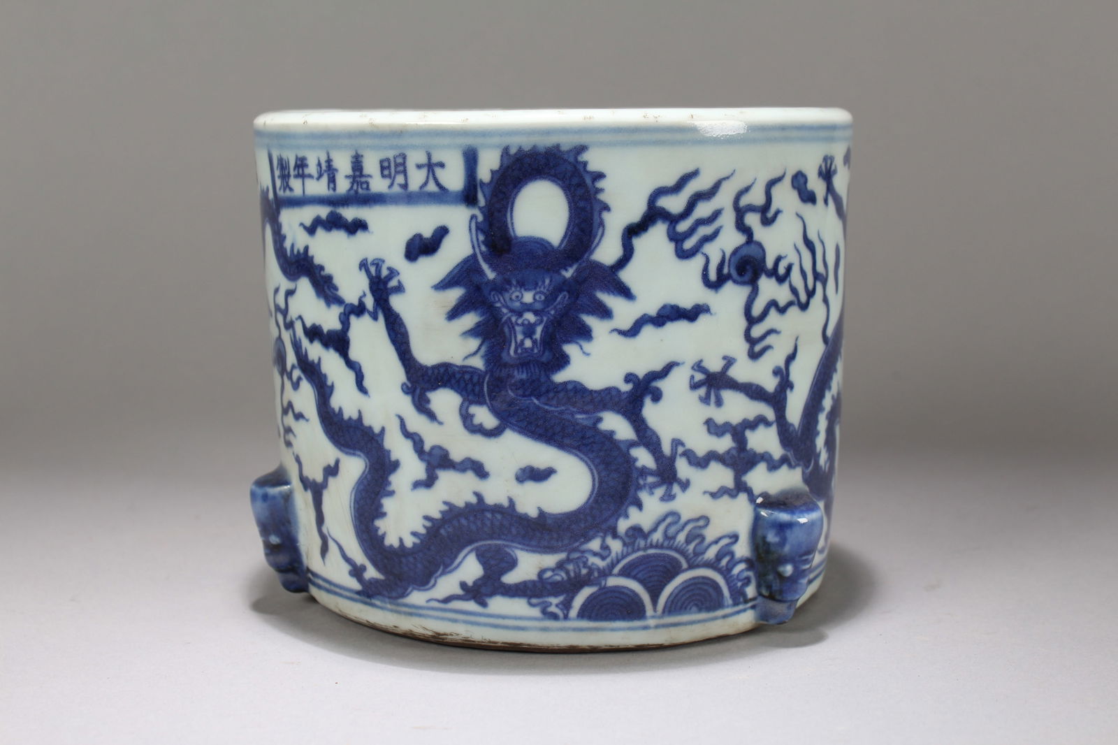 A Chinese Blue-and-white Dragon-decorating Porcelain Fortune Brush Pot (1 of 5)