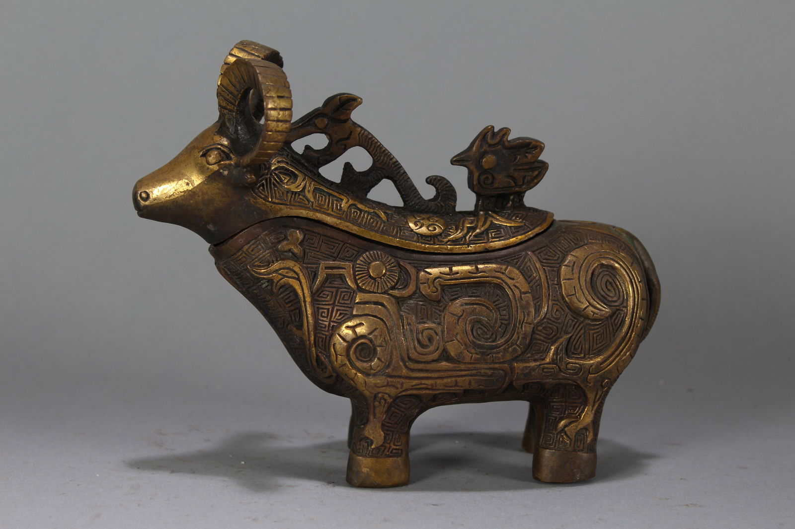 A Chinese Anicent-framing Vividly-detailed Lidded Myth-beast Fortune Statue (1 of 6)