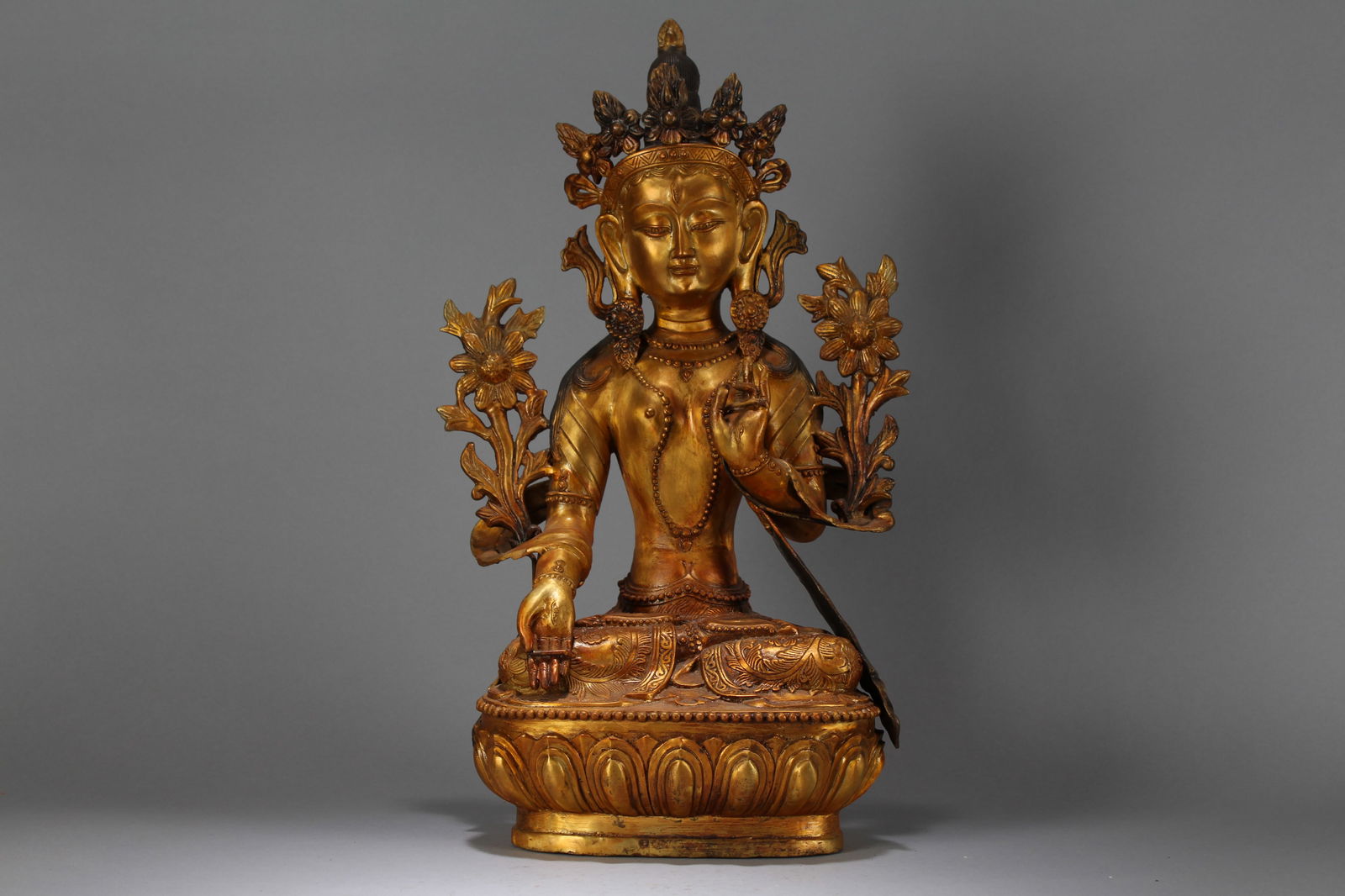 A Chinese Anicent-framing Massive Gilt Buddha Statue (1 of 7)