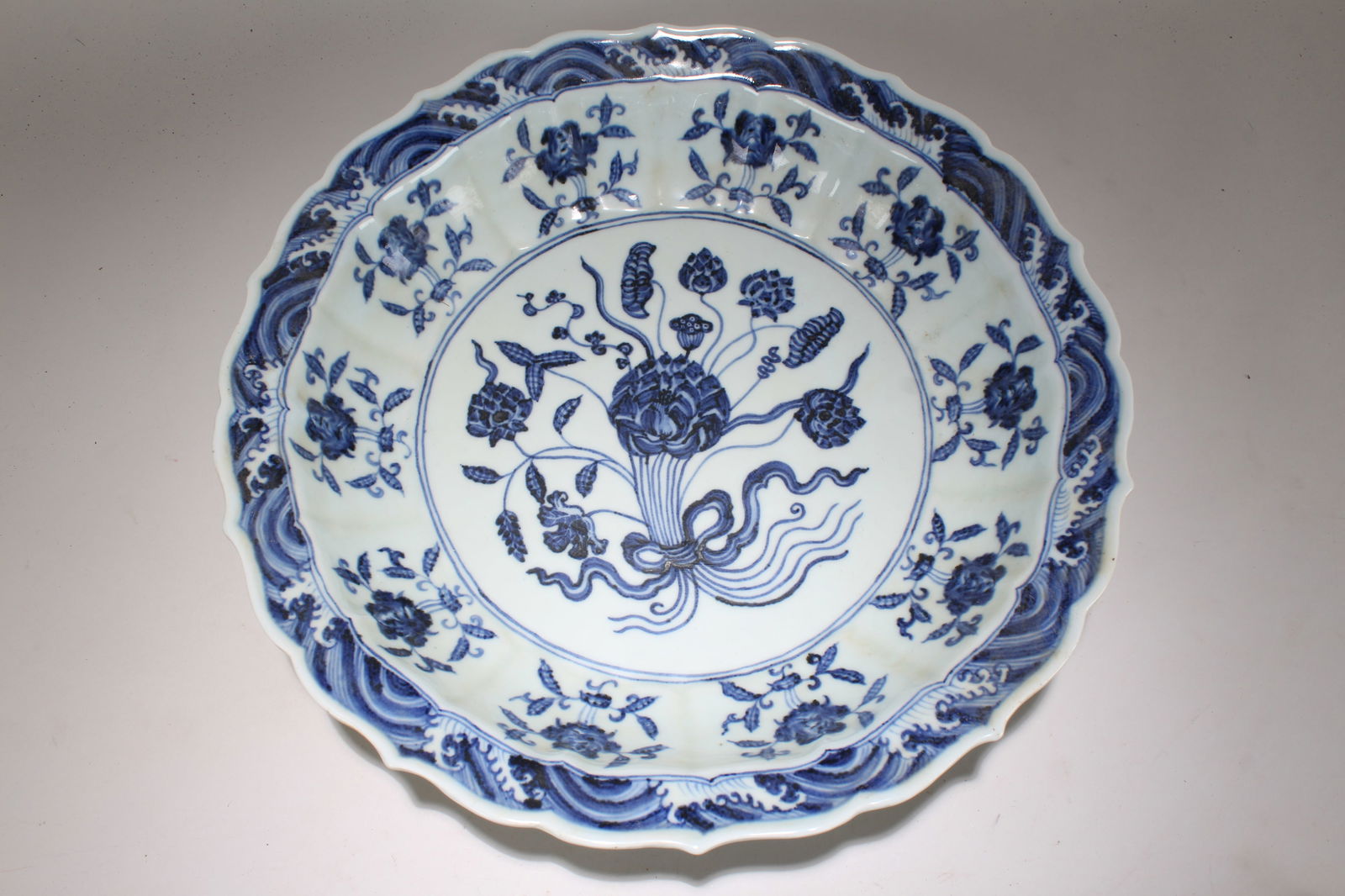 A Chinese Blue and White Massive Cutting-edge Fortune Porcelain Plate (1 of 6)