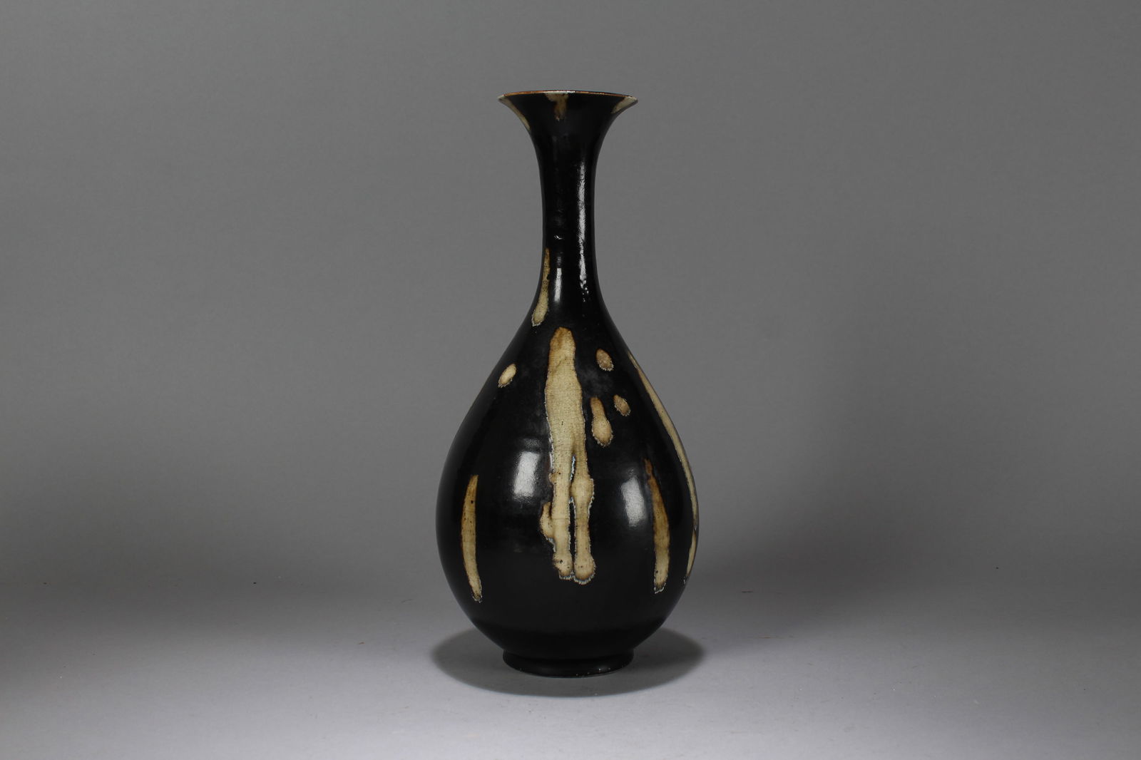 A Chinese Anicent-framing Porcelain Fortune Vase (1 of 5)