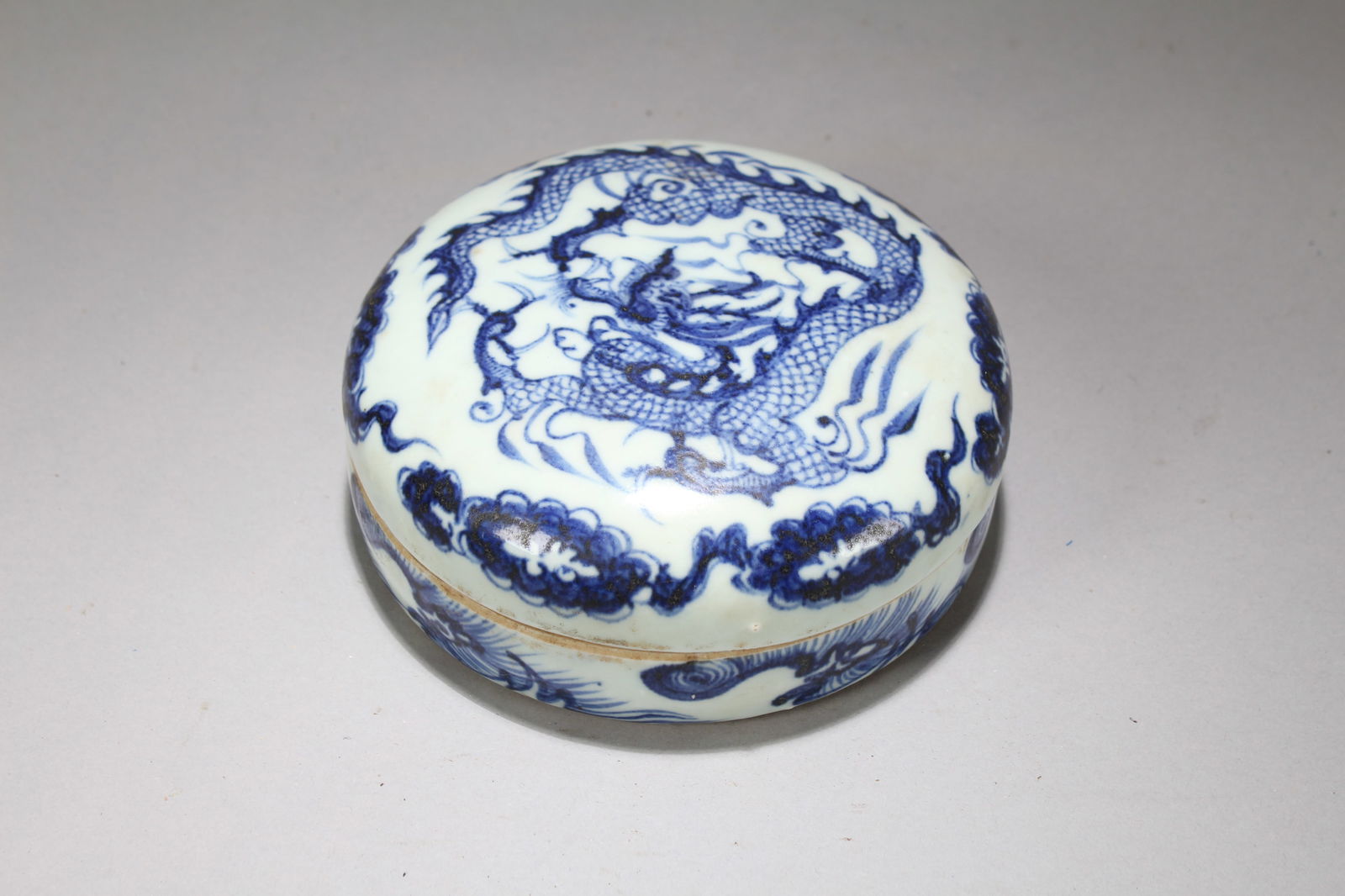 A Chinese Lidded Blue and White Dragon-decorating Porcelain Plate (1 of 6)