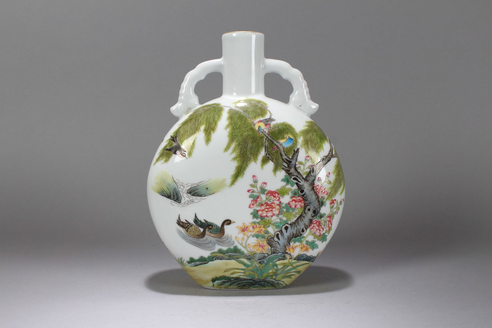 A Chinese Vividly-detailed Duo-handling Nature-sceen Porcelain Fortune Vase: A Chinese Vividly-detailed Duo-handling Nature-sceen Porcelain Fortune Vase. Height: 10.75 (inch). Width: 8 (inch). Length: 3.5 (inch).