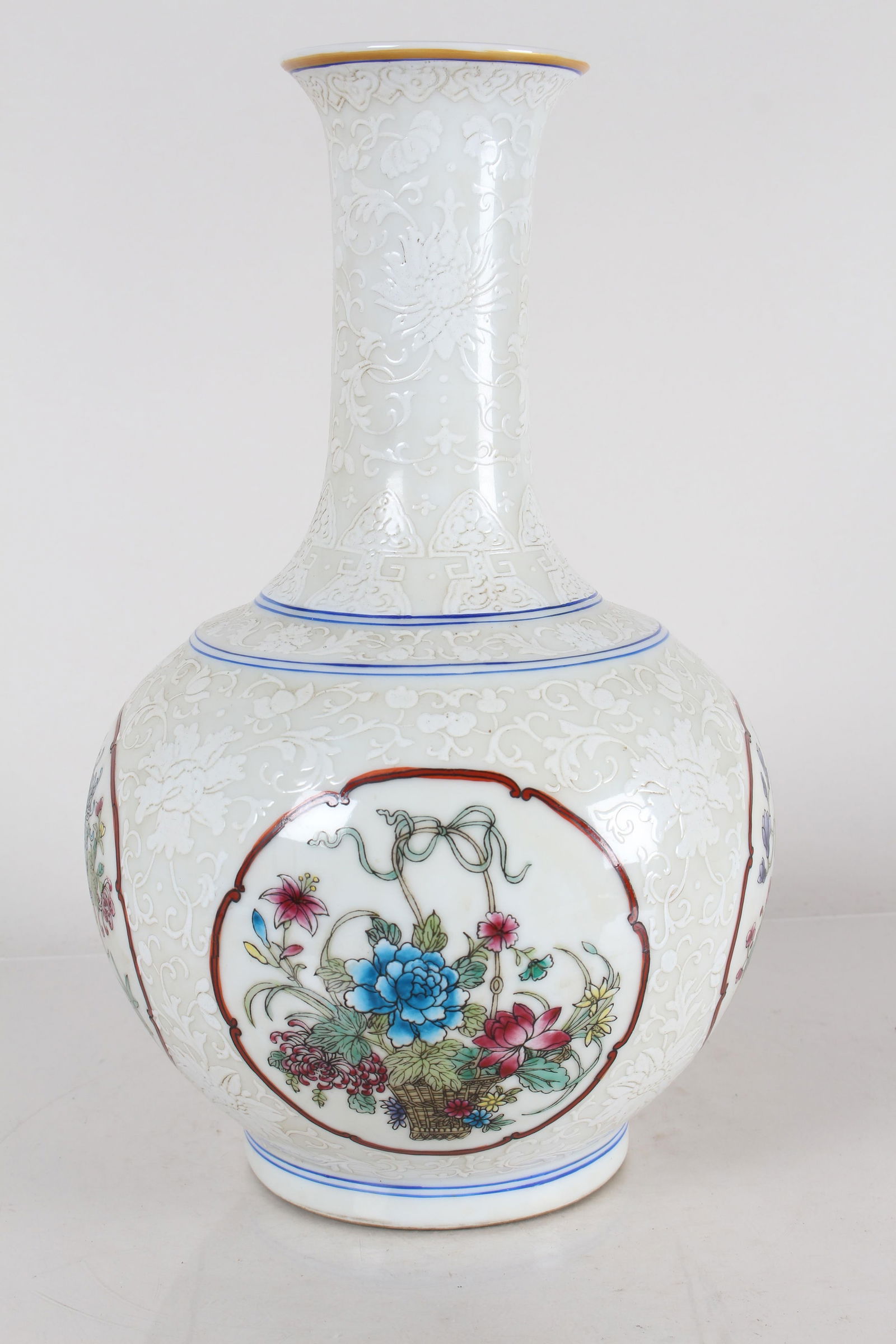 A Chinese White-coding Nature-sceen Porcelain Fortune Vase (1 of 5)