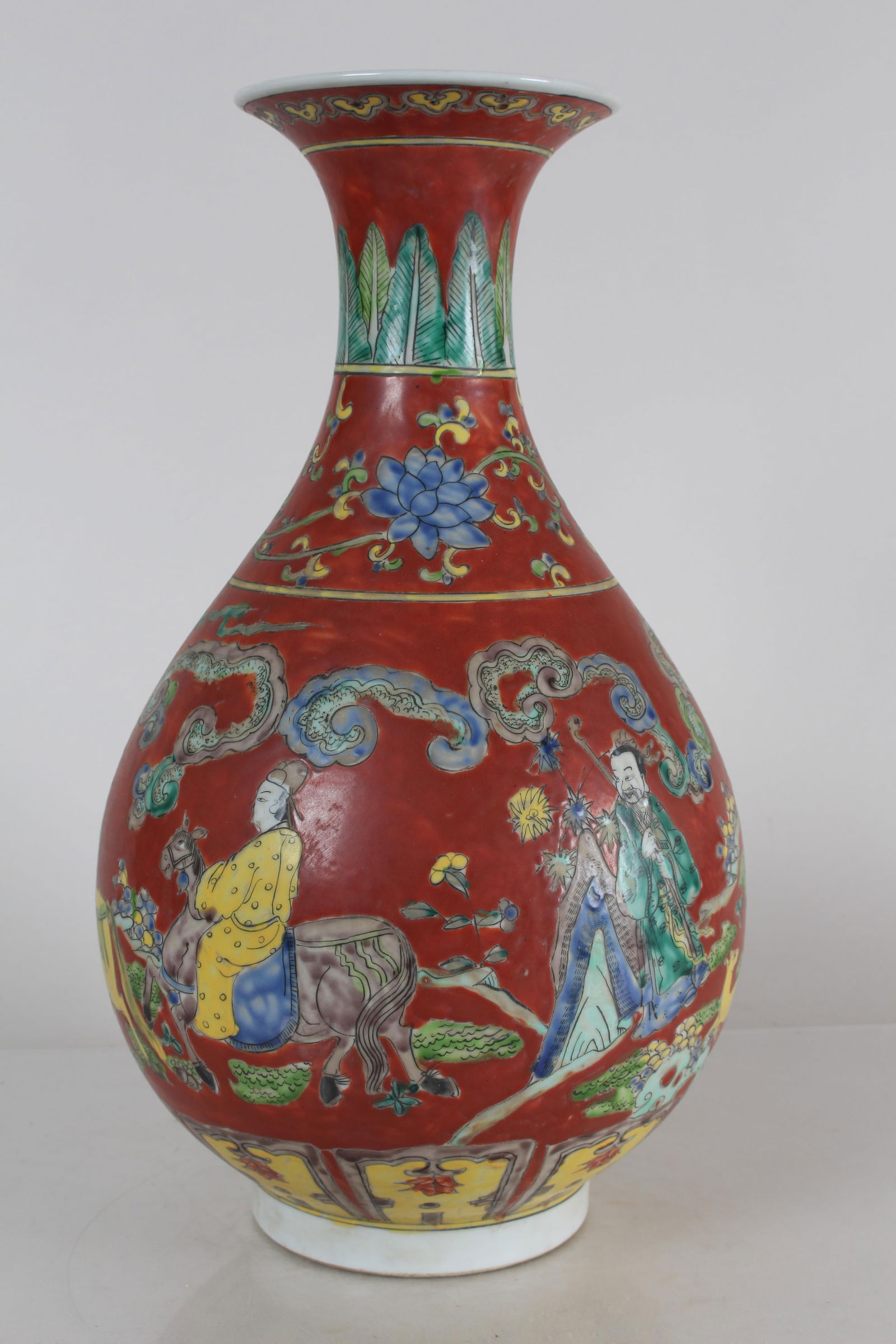 A Chinese Elder-portrait Red-coding Porcelain Vase - 2