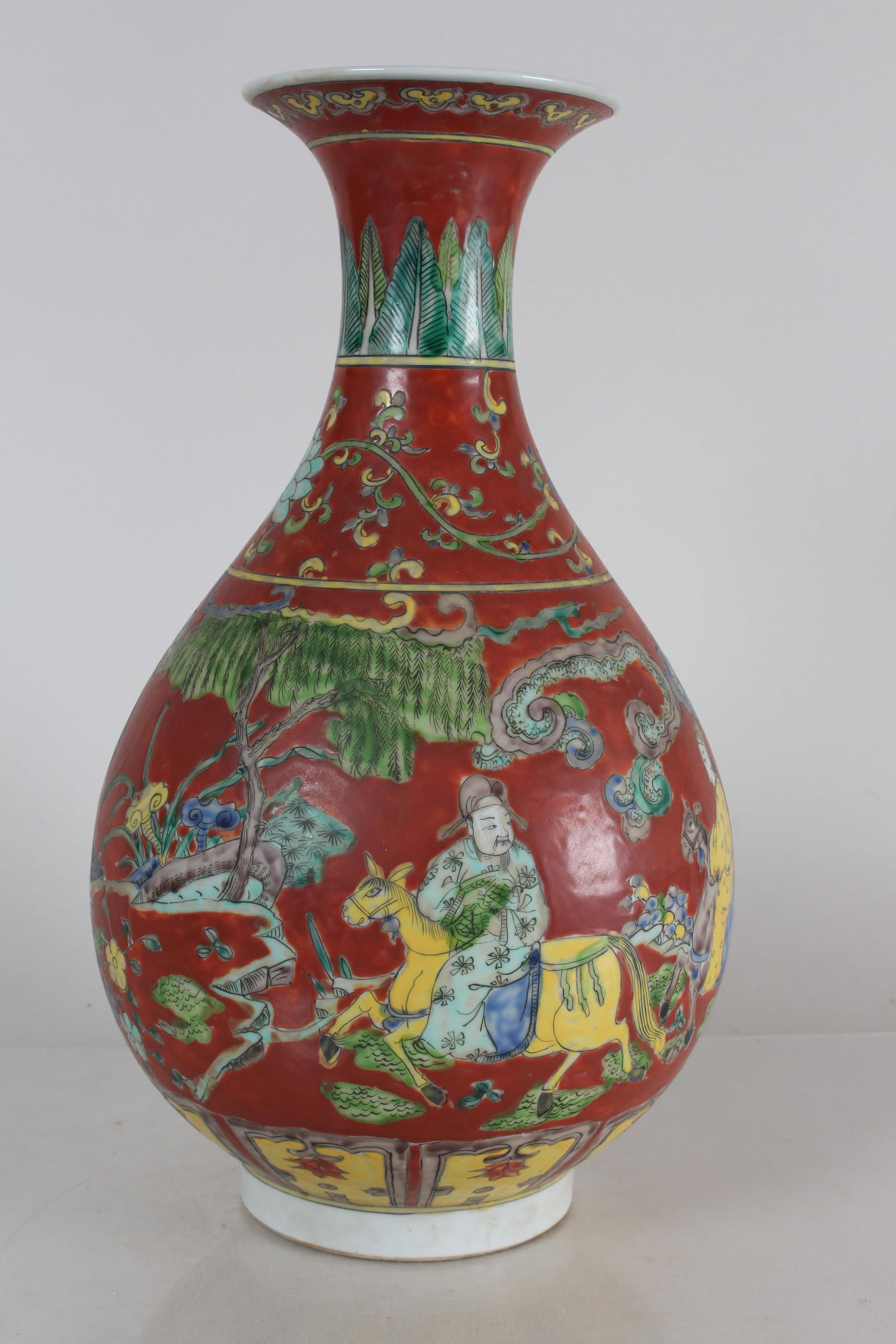 A Chinese Elder-portrait Red-coding Porcelain Vase - 3