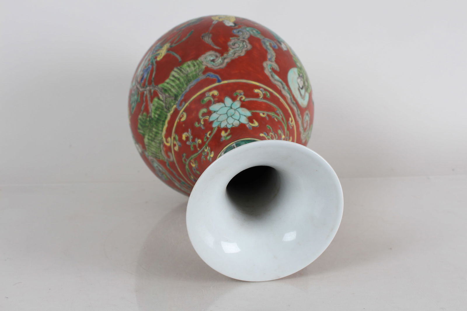 A Chinese Elder-portrait Red-coding Porcelain Vase - 5