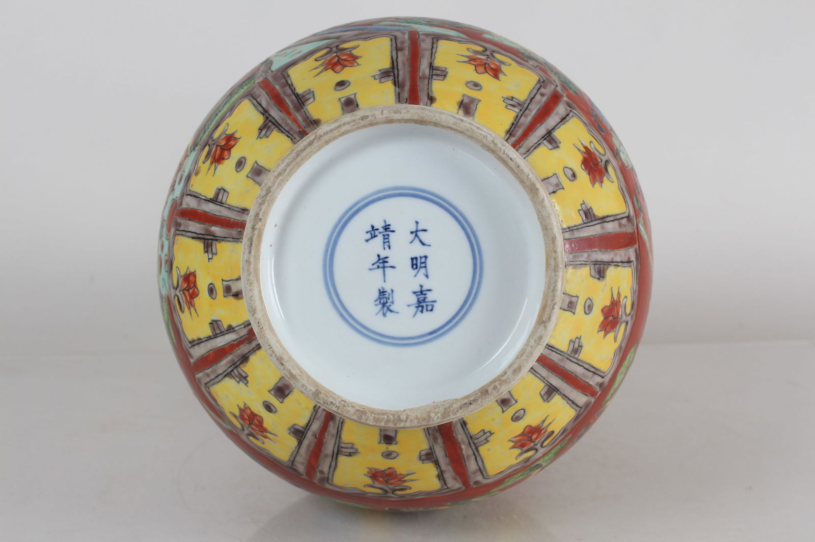 A Chinese Elder-portrait Red-coding Porcelain Vase - 6