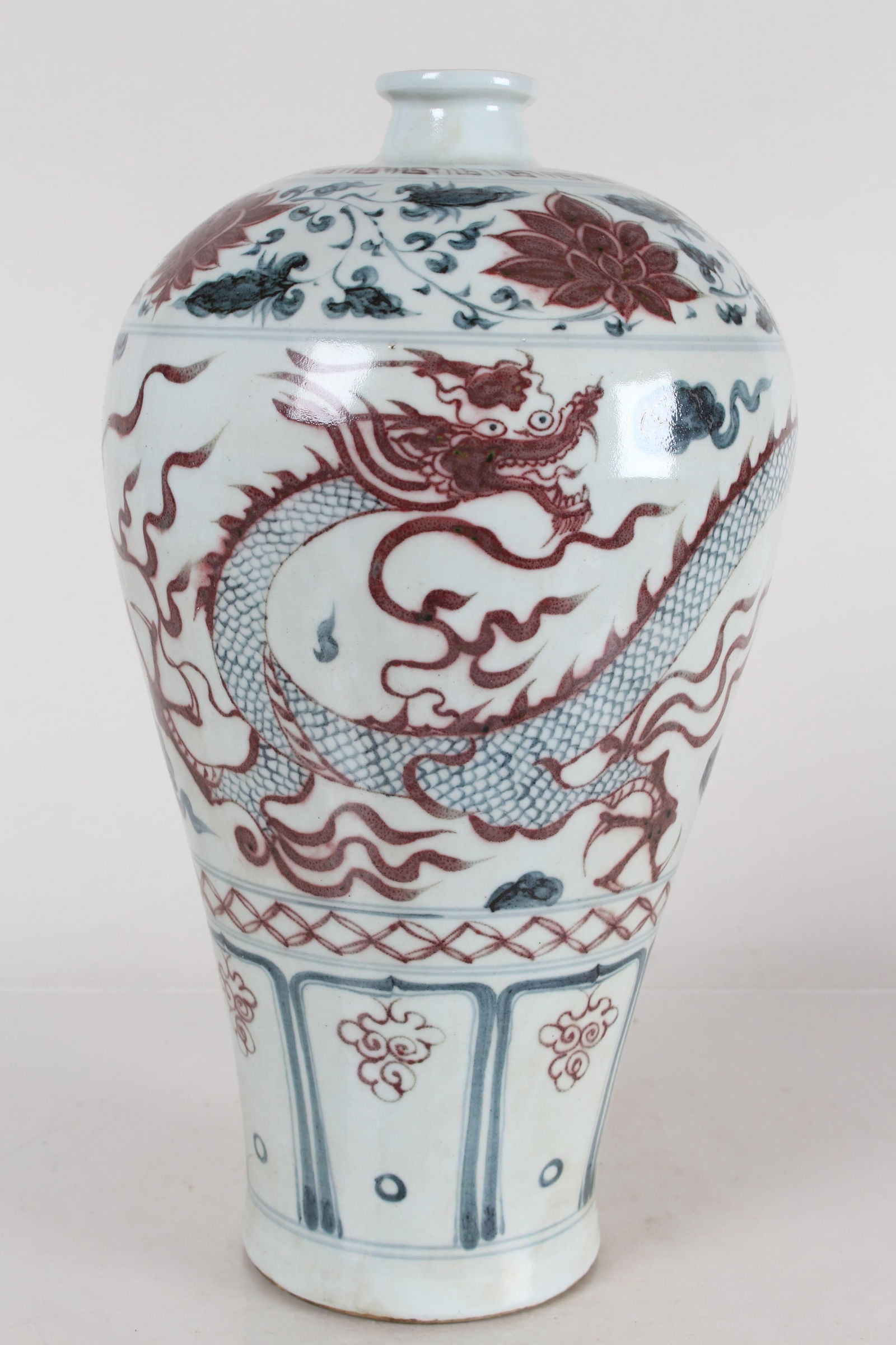 A Chinese Dragon-decorating Porcelain Fortune Vase (1 of 5)