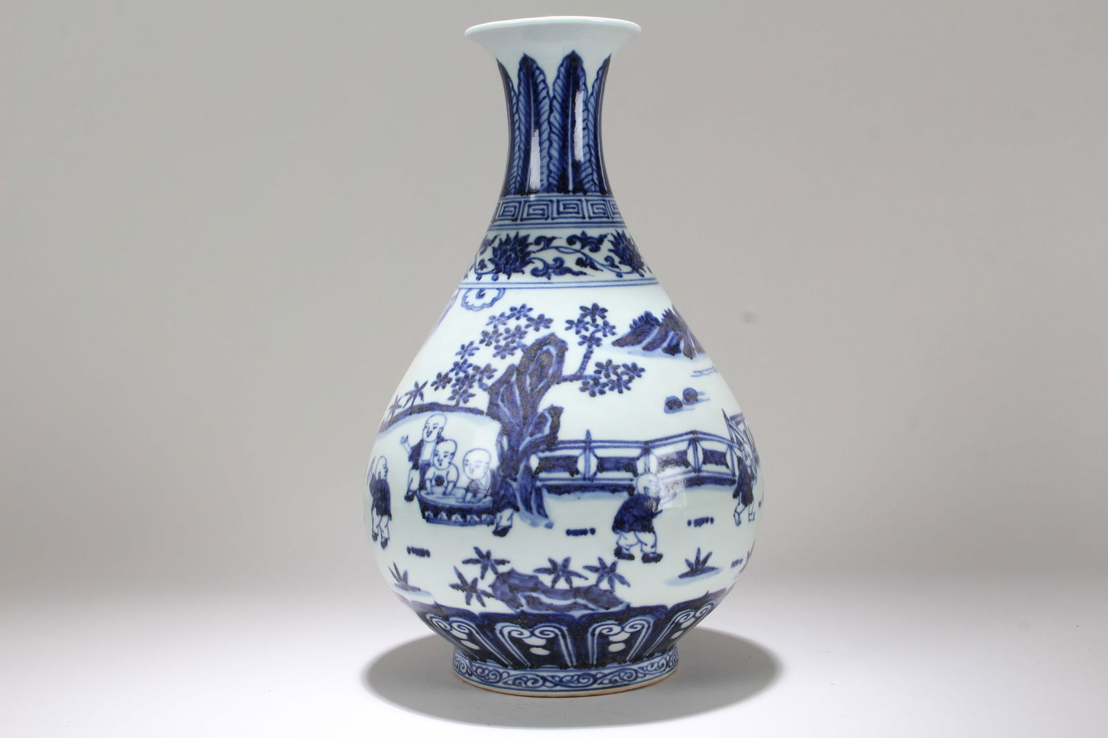 A Chinese Story-telling Blue and White Porcelain Vase (1 of 5)