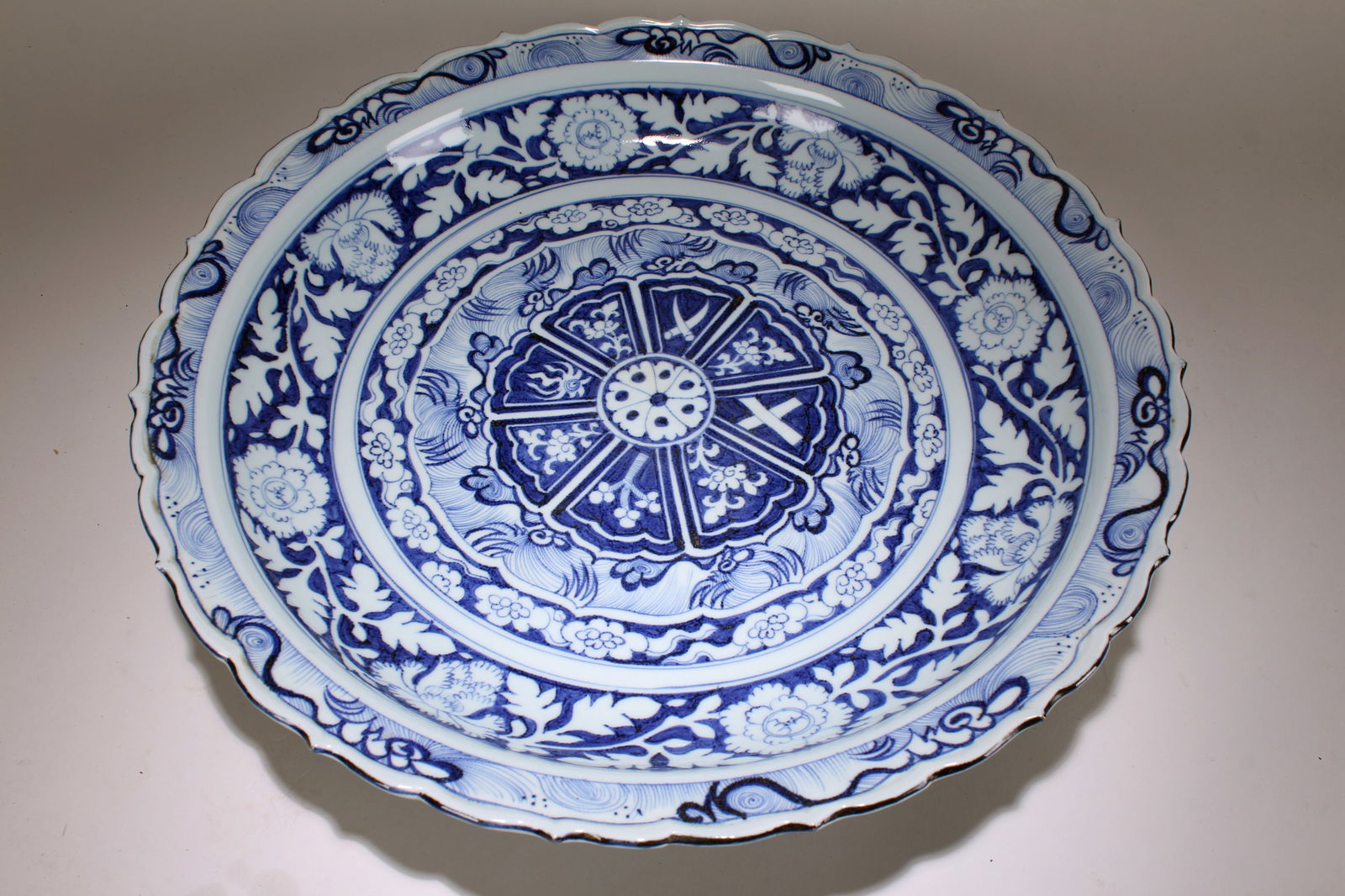 A Chinese Ancient-framing Flower-blossom Fortune Porcelain Plate (1 of 5)