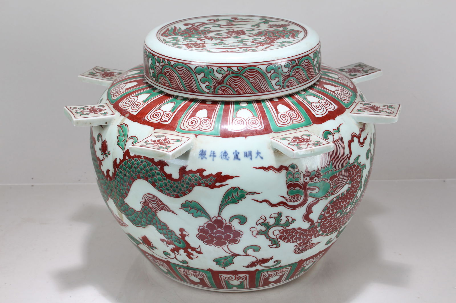 A Chinese Dragon-decorating Lidded Massive Porcelain Fortune Vase (1 of 9)