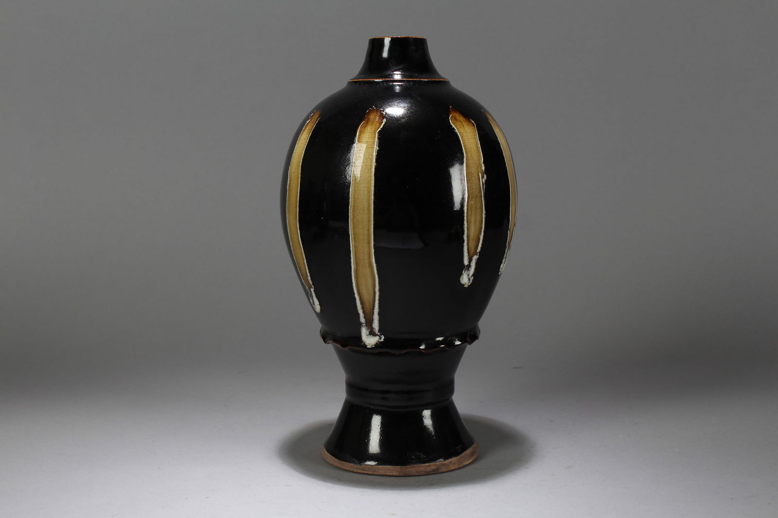 A Chinese Anicent-framing Religious Porcelain Fortune Vase: A Chinese Anicent-framing Religious Porcelain Fortune Vase. Height: 10.5 (inch). Width: 5.5 (inch).